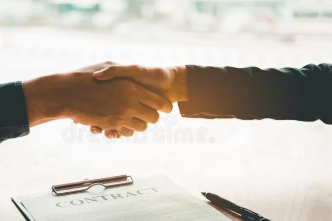 business-people-negotiating-contract-handshake-two-col-colleagues-113024345.jpg