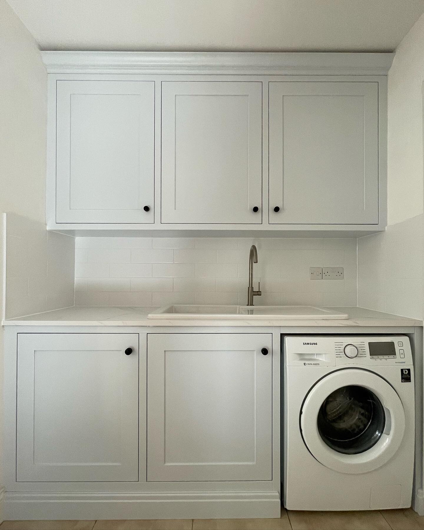 A lovely bespoke utility room completed recently, with a classic inframe shaker design.
Internals made in an Egger &ldquo;Oiled Kendal Oak&rdquo; and externals made in @finsauk Hidrofugo MRMDF.

Paint colour is Little Greene &ldquo;Gauze 106&rdquo;

