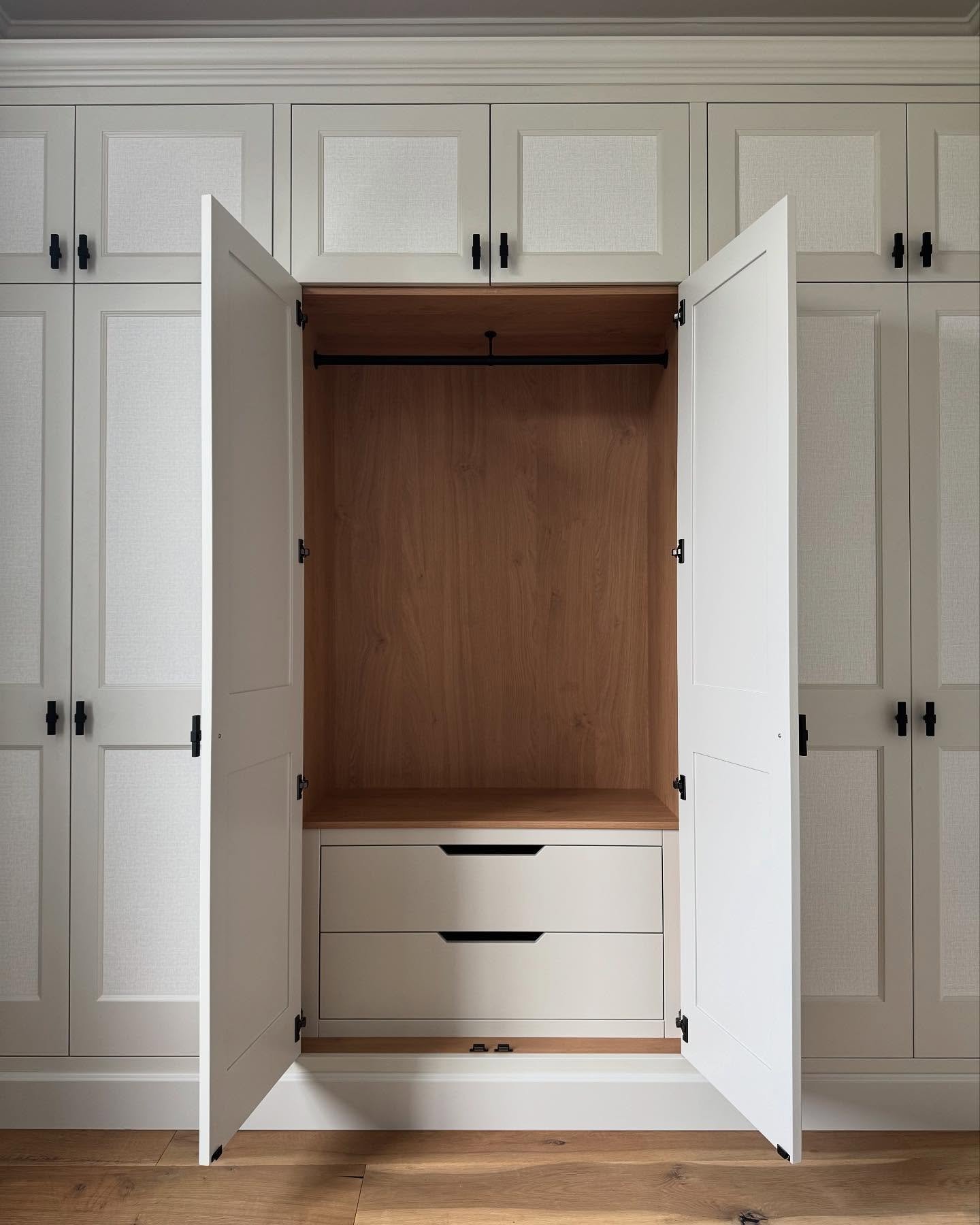 A closer look inside this stunning wardrobe. The black ironmongery and soft oak internals contrast each other beautifully, while the exterior colour and wallpapered panels bring it all together.

www.ncbespoke.co.uk

#fittedwardrobe #bespokefurniture