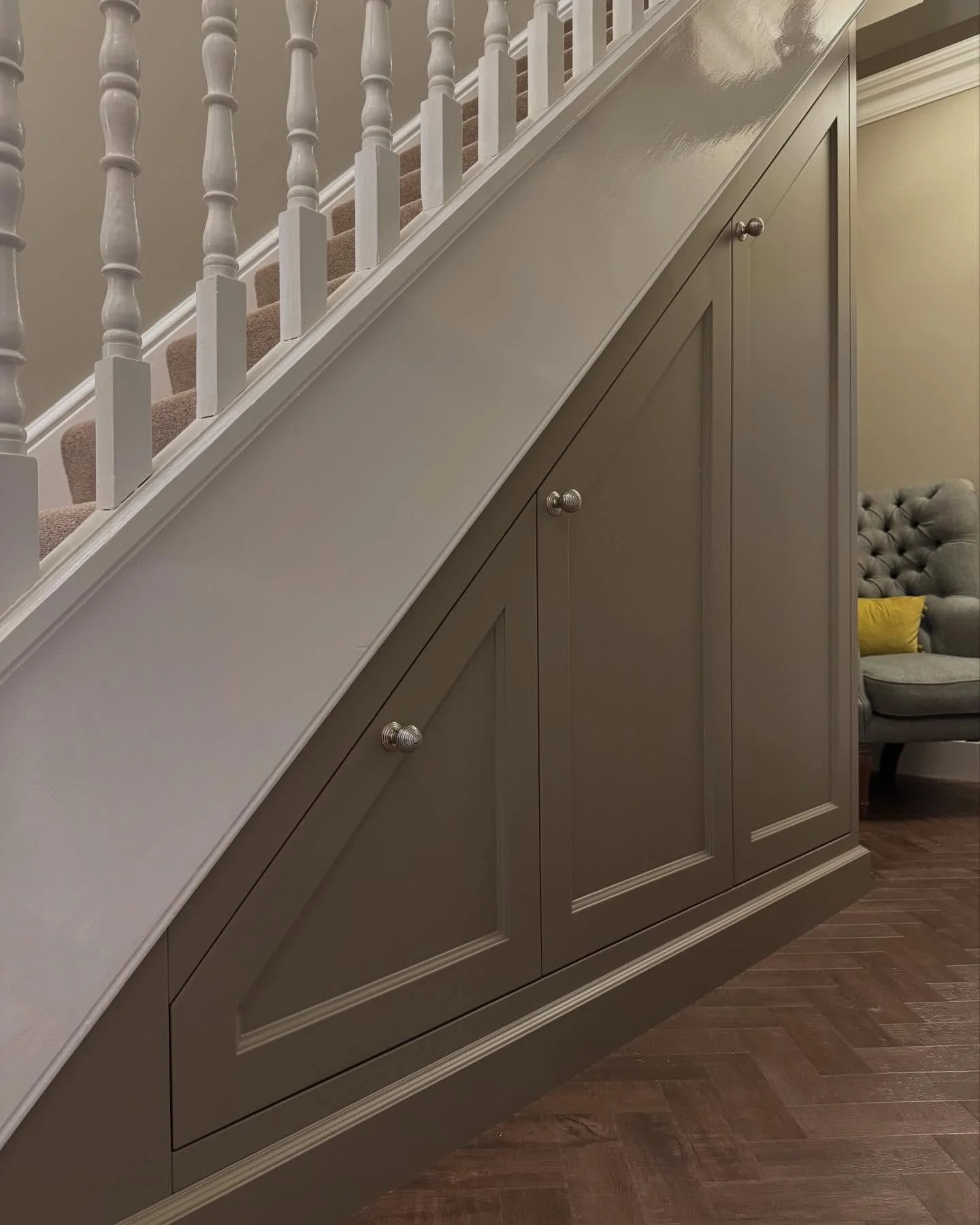A beautifully considered understairs storage solution where classic detailing meets everyday practicality. Featuring Ogee moulded shaker doors and a carefully detailed end panel to match, this design maximises space without compromising on style.

Be