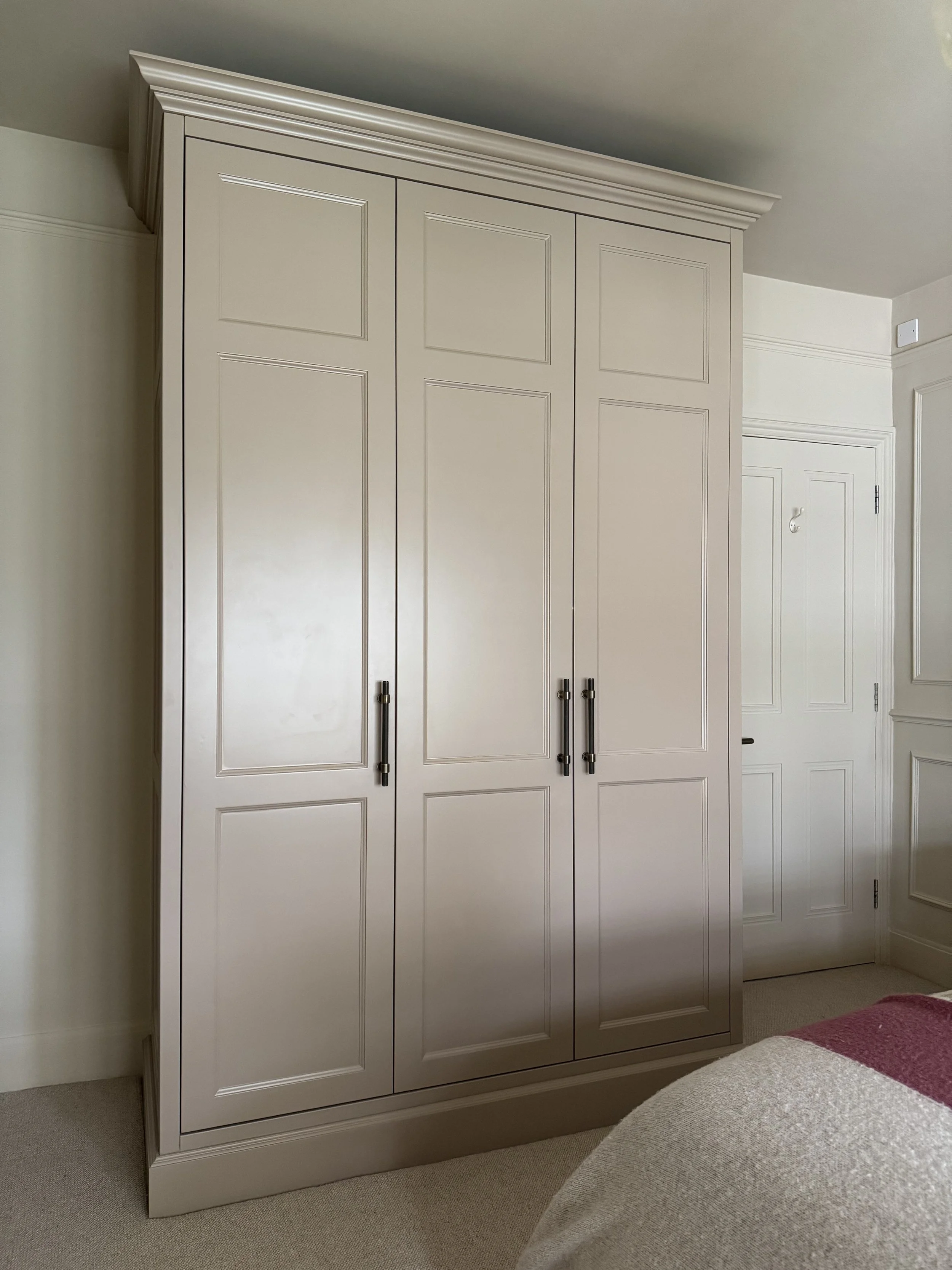 NC Bespoke Interiors-Wardrobe