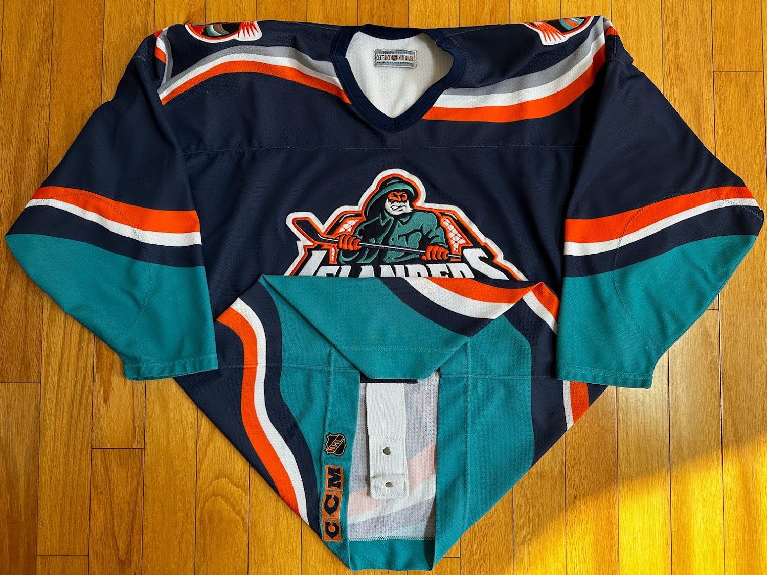 NEW YORK ISLANDERS FISHERMAN NHL Authentic Vintage Hockey Jersey CCM 52