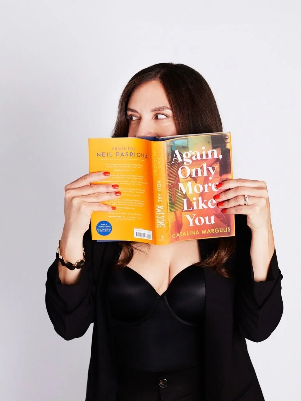 Jumping on the #authorphoto bandwagon, but sharing the photos that didn&rsquo;t make it. 😜

1. I was changing outfits at my author photo shoot and @andreagibson_photo thought it&rsquo;d be cute to take a couple of pics without my shirt on 🫢 I didn&