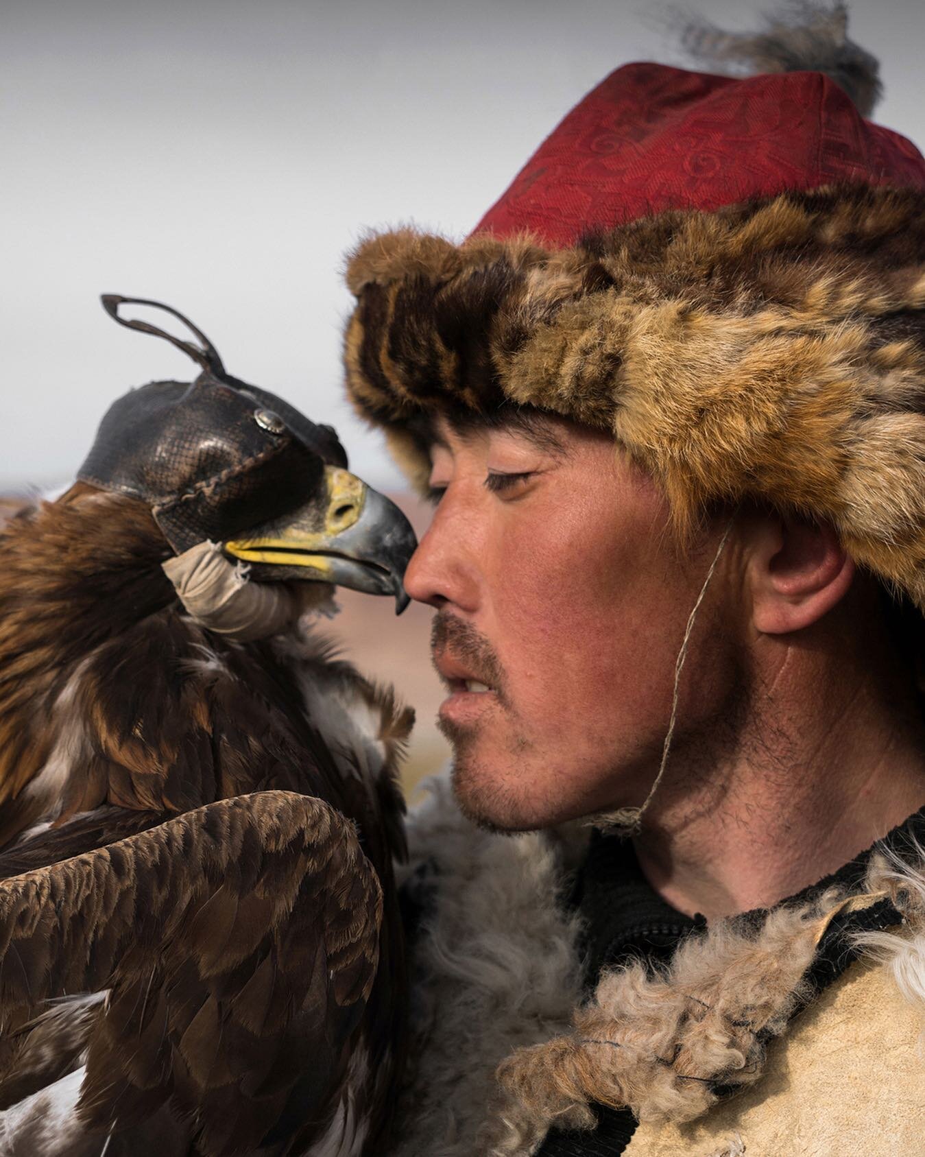 ⁣What fascinated me the most about the hunters is the bond they have with their eagles. It is difficult for me to put into words such an intimate relationship. This bond starts the moment the hunters catch the eaglet from its nest. Only female birds 