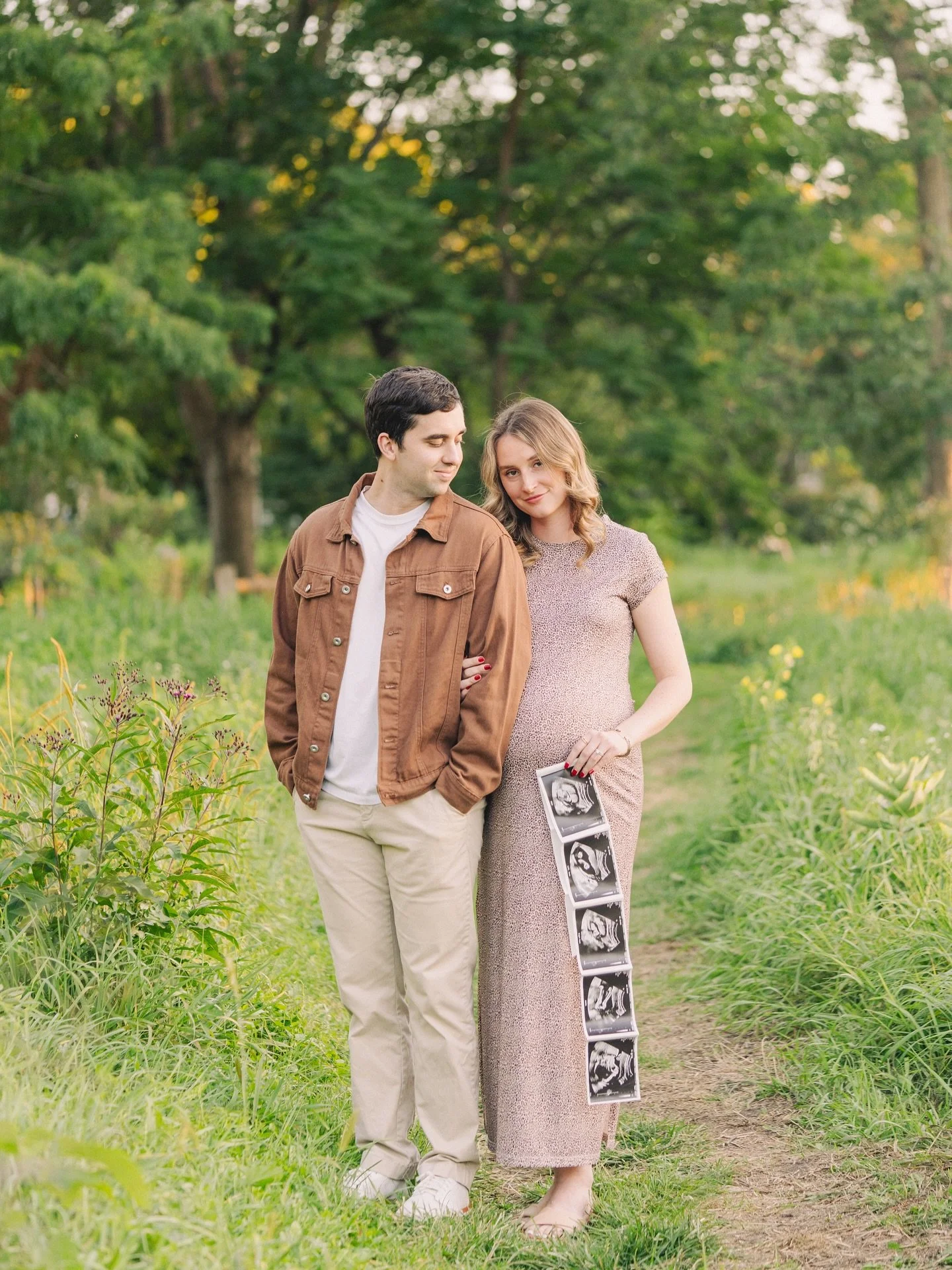 K+J soaking up the last few weeks before their family grows 💌 What last minute advice would you share with first-time parents as they wait for their little one? Mine would be to squeeze in one last date night somewhere special!
