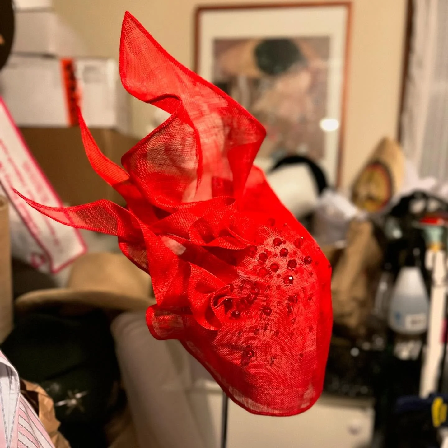Amongst the creative chaos of my workroom during spring carnival 🤪 this magic emerged.

A little bts look at this piece custom made for the ever hilarious and fabulous @fashion_critical for the launch of her hilarious and fabulous book on Monday nig