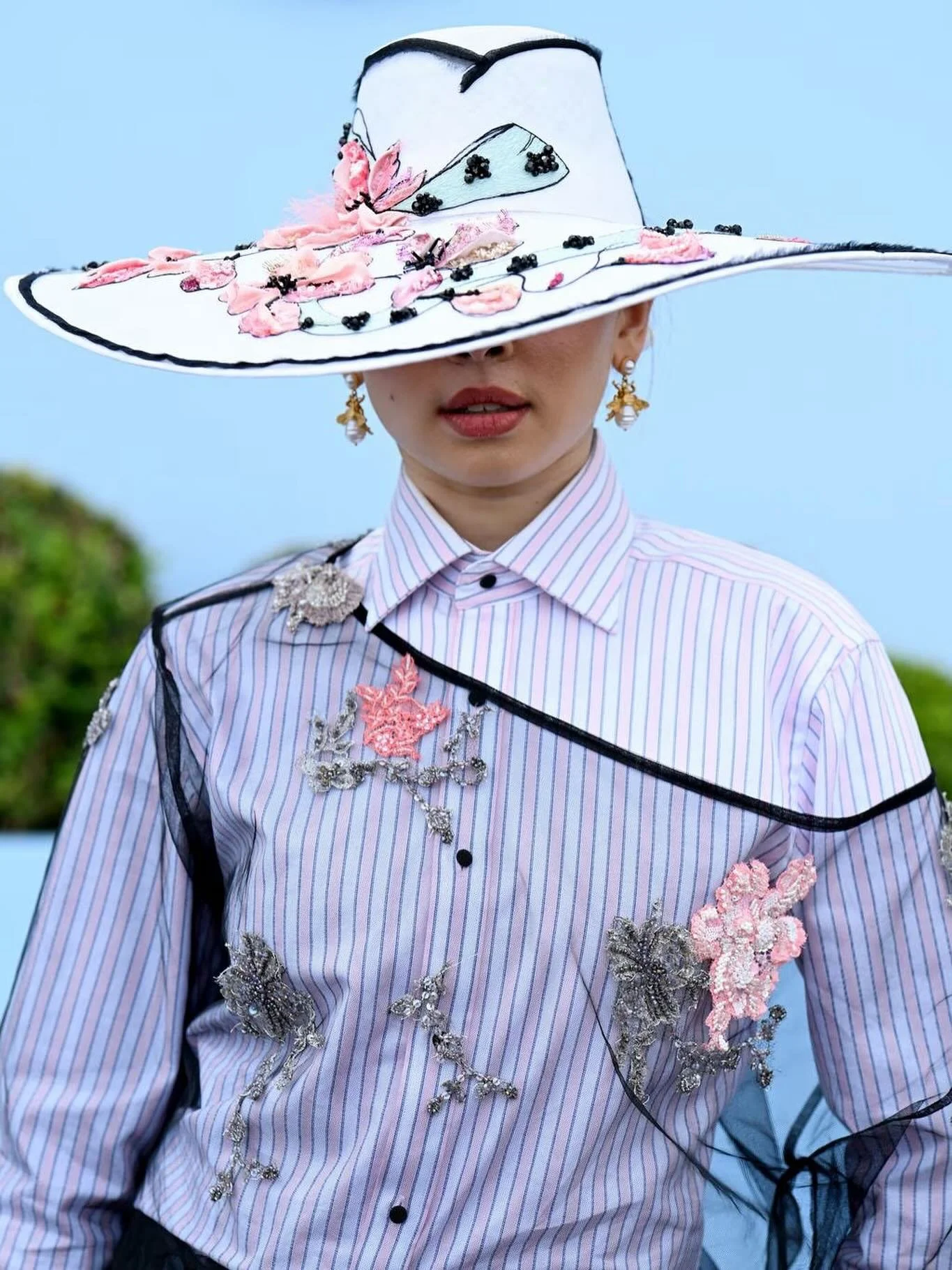 Incredible day yesterday taking this piece to @flemingtonvrc for the millinery award.

Making this hat was a full circle moment where I was able to bring my history and the story of the start my career which began with @nicky_velani at @velani and I 