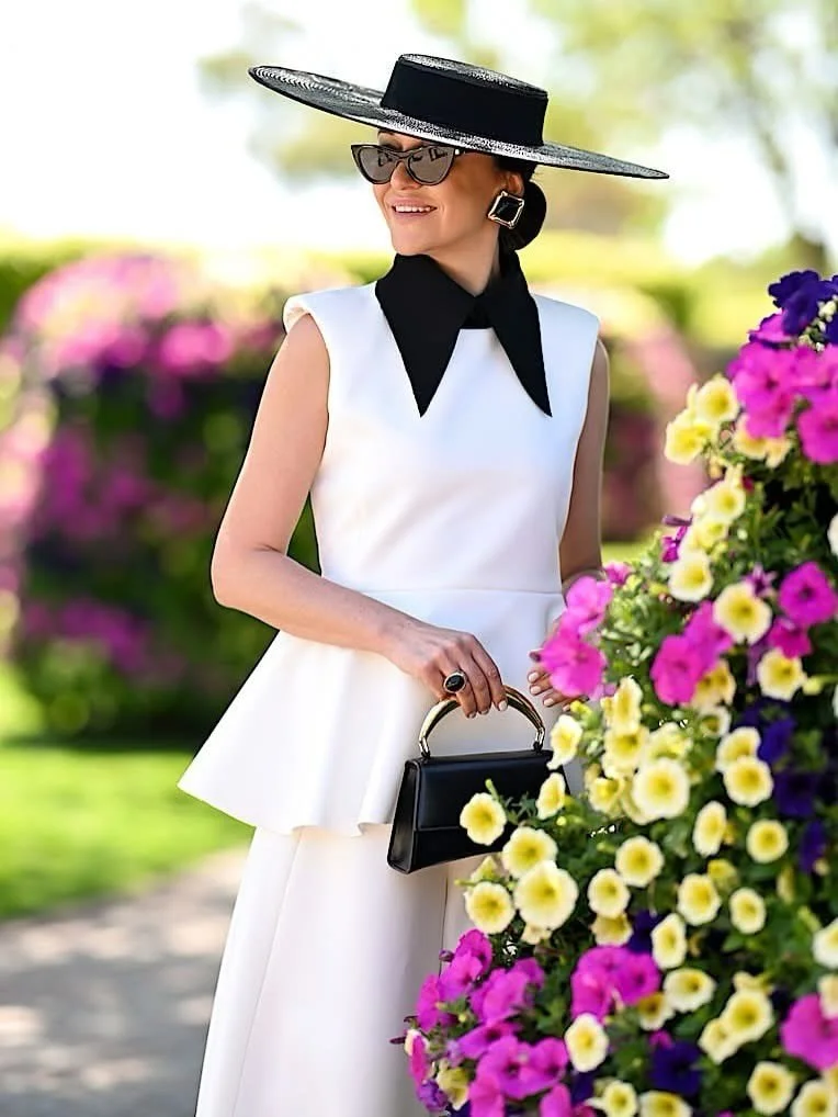 The final post for November had to be this one!

I love @getracy style and that she pushes the predictable and leans into a strong fashion sensibility. Every detail is meticulously considered and selected.

Here she is at @flemingtonvrc Derby Day whe