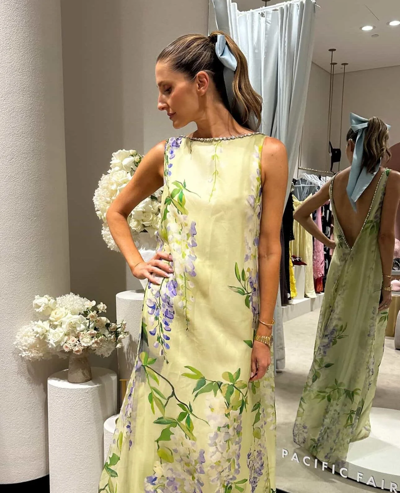 When racing style queen @katewaterhouse7 drops into the @magicmillions fittings led by one of my fav stylists and style icons @_kimberlygardner I expect nothing less than magic!

Looking incredible in this @leolin_official gown paired back with my Ic