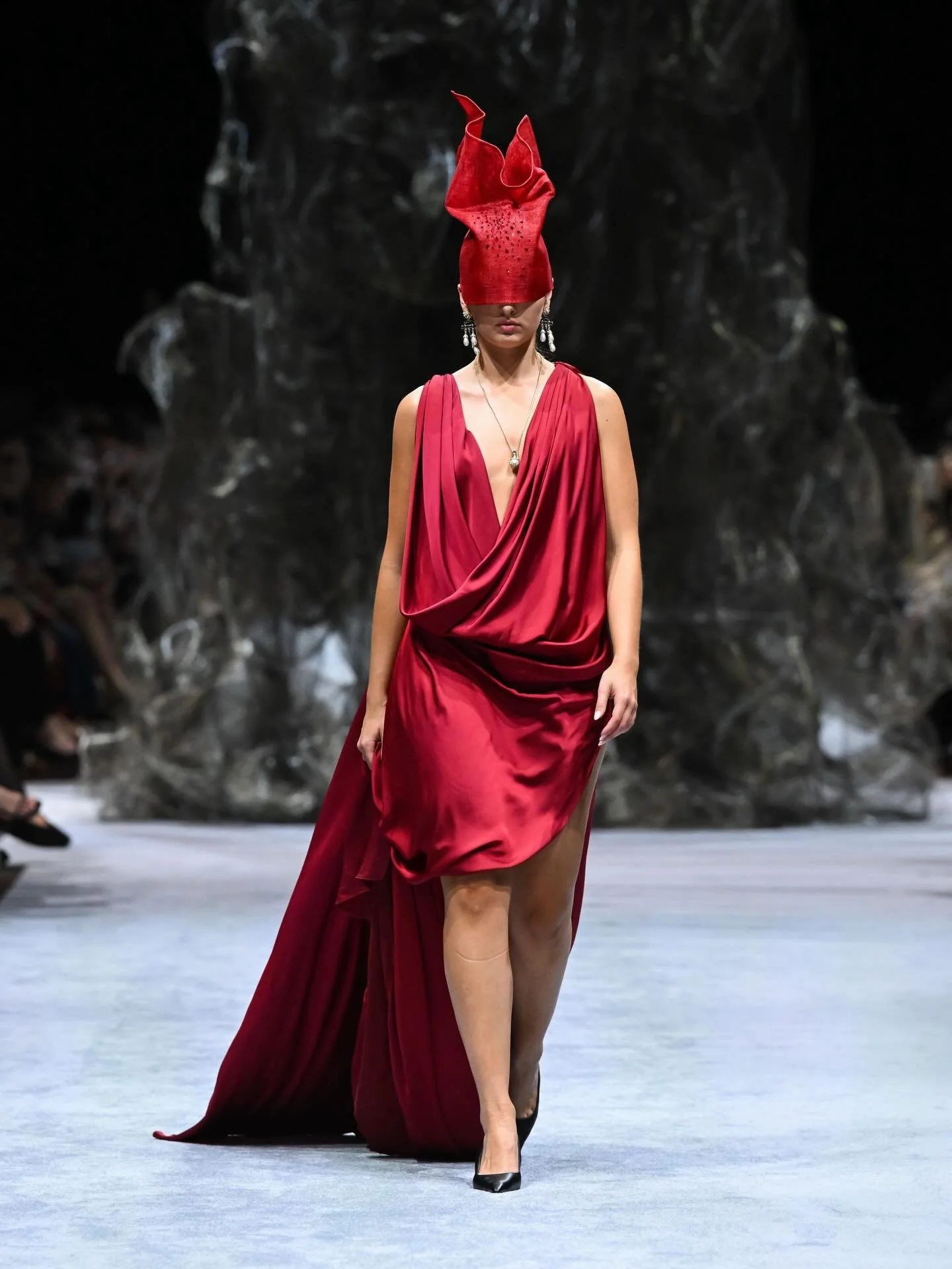 It was my absolute honor to create this piece to be styled with this incredible gown from my dear friends @nicolandford at last night&rsquo;s opening Noir Runway at @melbfashionfestival 

Over the past two years I&rsquo;ve had the pleasure of getting