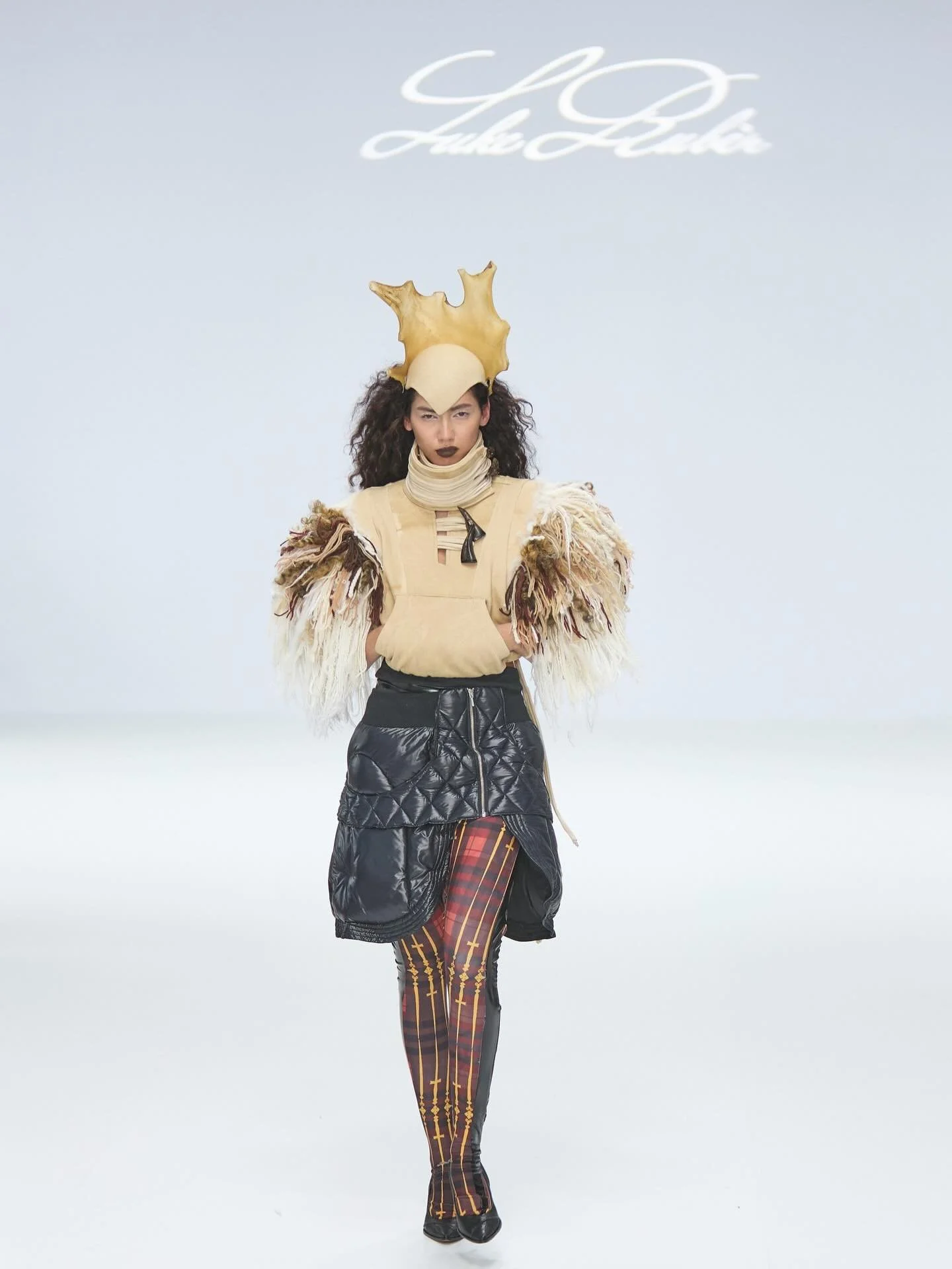 Last week I also had the privilege to collaborate with @lukeruben_ on this headpiece for @afcaustralianfashionweek 

Luke had this drum skin to style with this Minotaur look for his AFW debut and I had the pleasure of transforming it into a headpiece