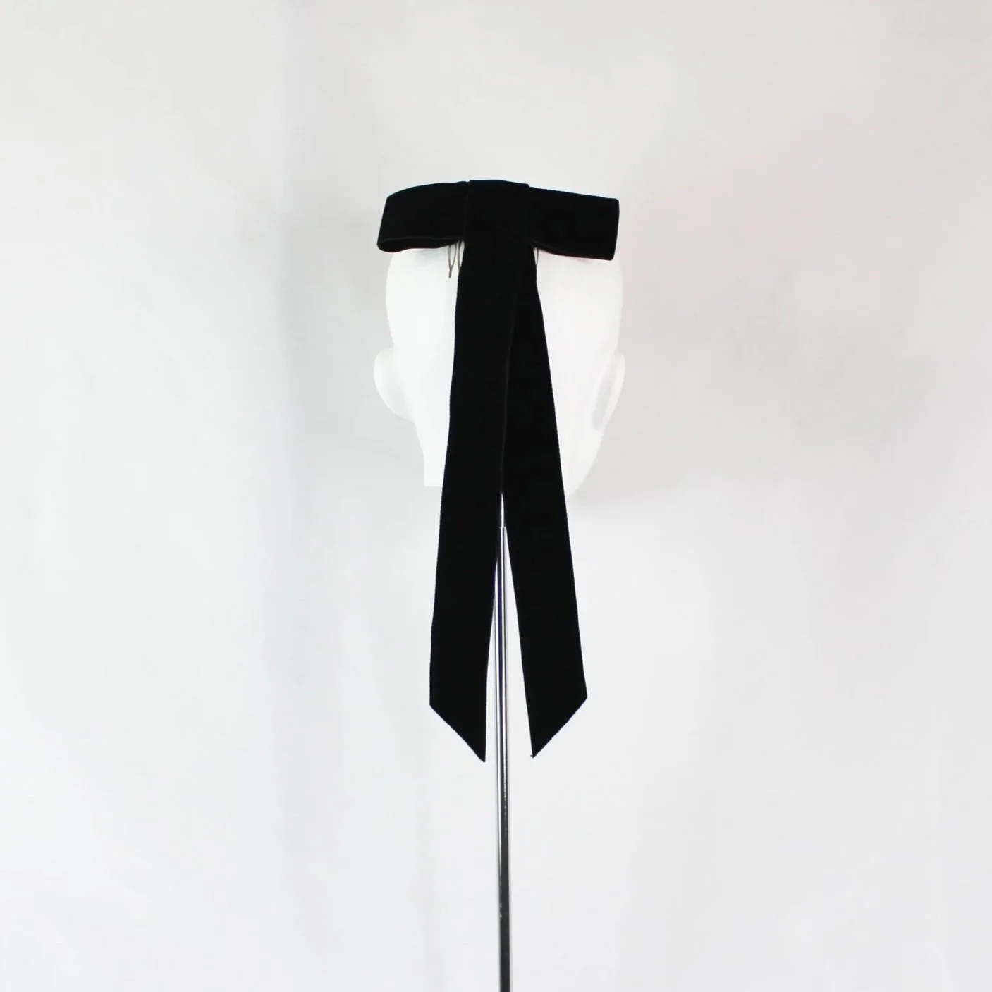 Black+velvet+bow+B.jpg