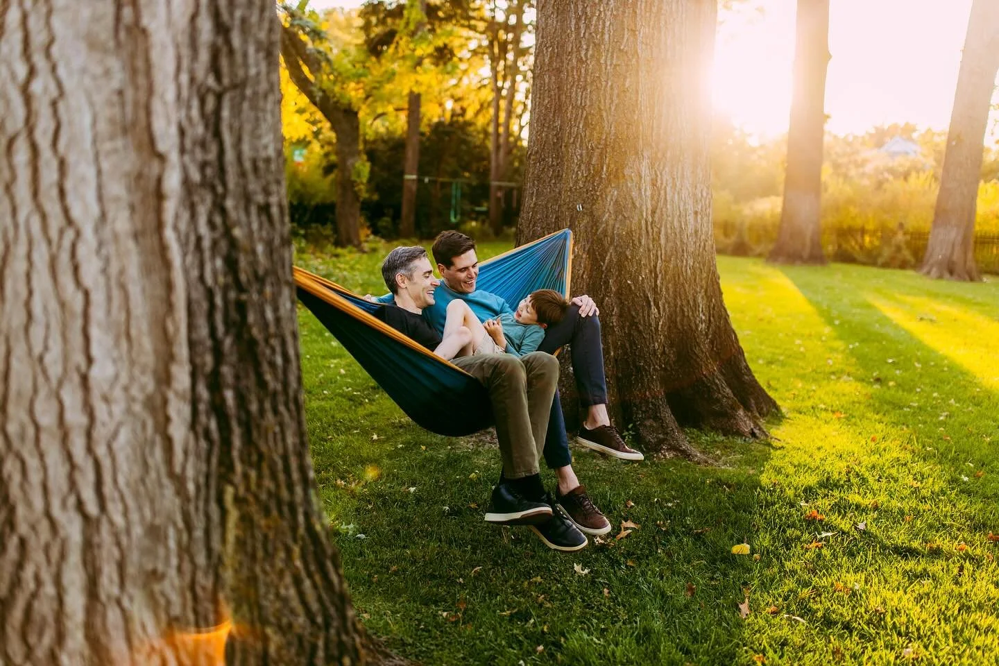 This sweet family&rsquo;s happiness together is undeniable. Such a joy to have gotten to document them another year. &hearts;️✨