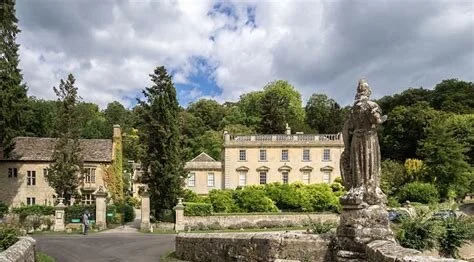 SU4: Two manors and a castle