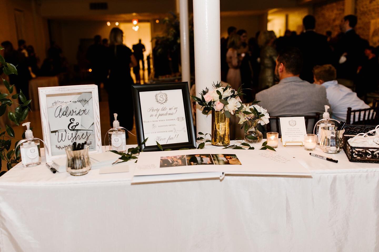 Working on a Wedding Album and I spotted a Little Book Co GUESTBOOK!! Using engagement photos as a guestbook is one of the best ways to preserve your engagement photos AND what could be better than having a matching set for your engagement &amp; wedd