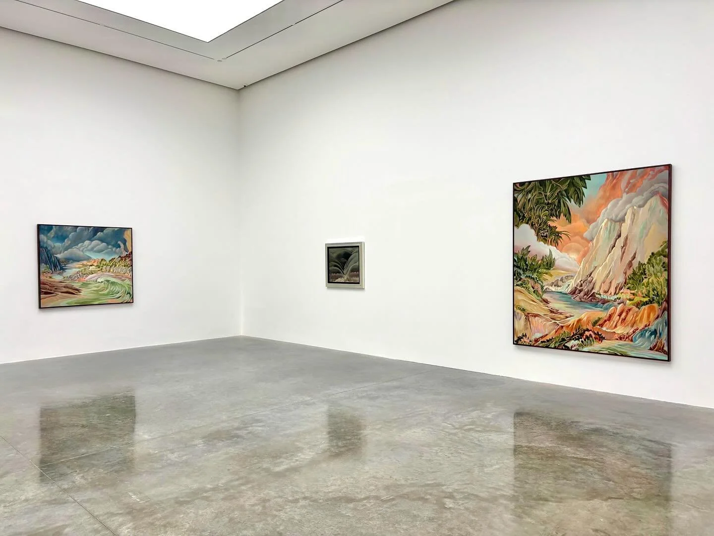Our great friend @emilioperezart sent us these great shots of his recent show at @whitecube in London. We love seeing our floater frames on his paintings&hellip;as they gently surround a beautiful Georgia O&rsquo;Keefe work!  Congrats Emilio!  #stret