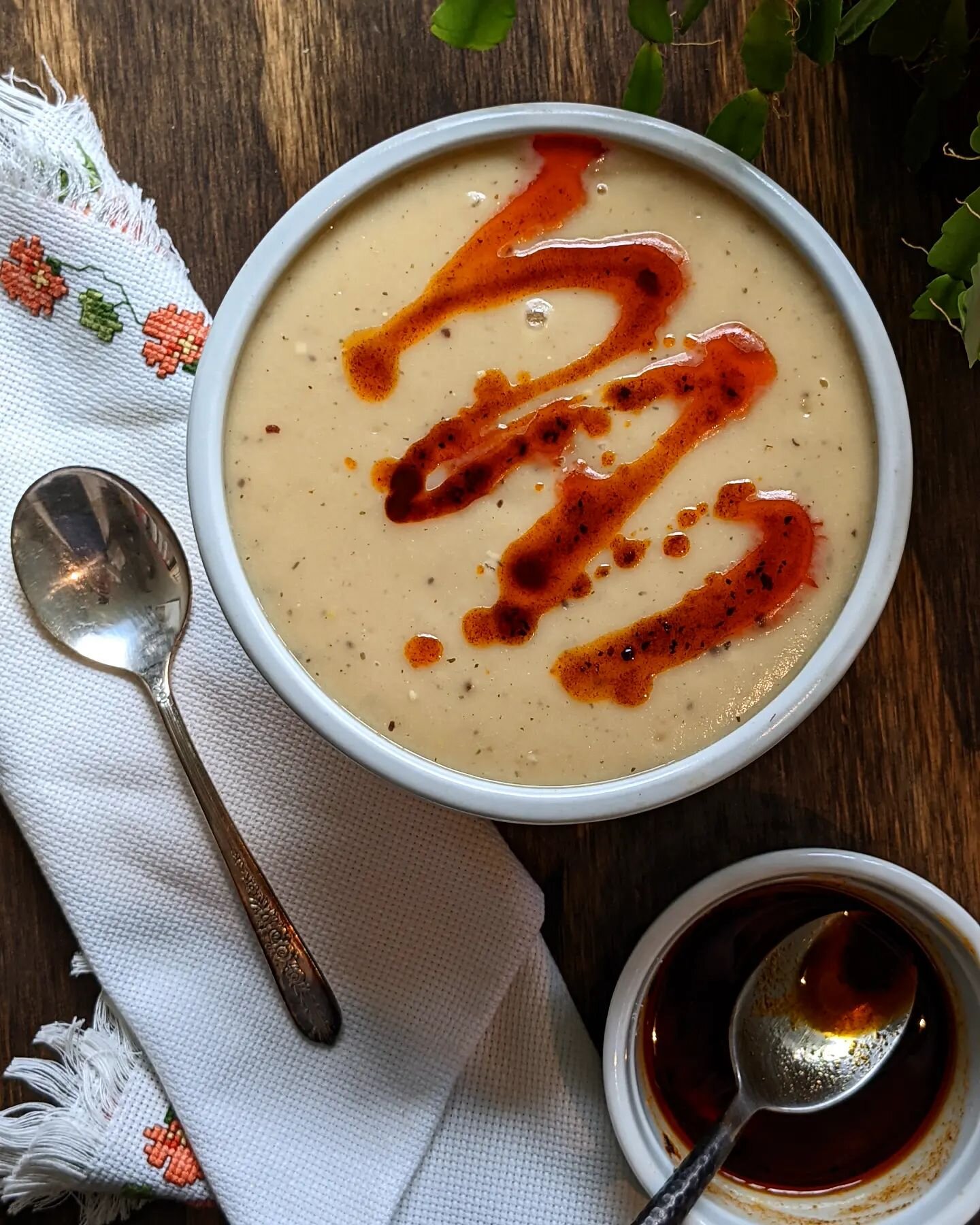 ~ Impossibly Creamy Cauliflower, Potato and White Bean Soup with Urfa Biber, Smoked Paprika Oil~ 
🥔
The recipe for this beauty went out to my mailing list this week! Are you on my list? Head to cutsandburns.com and scroll to the bottom to sign up fo