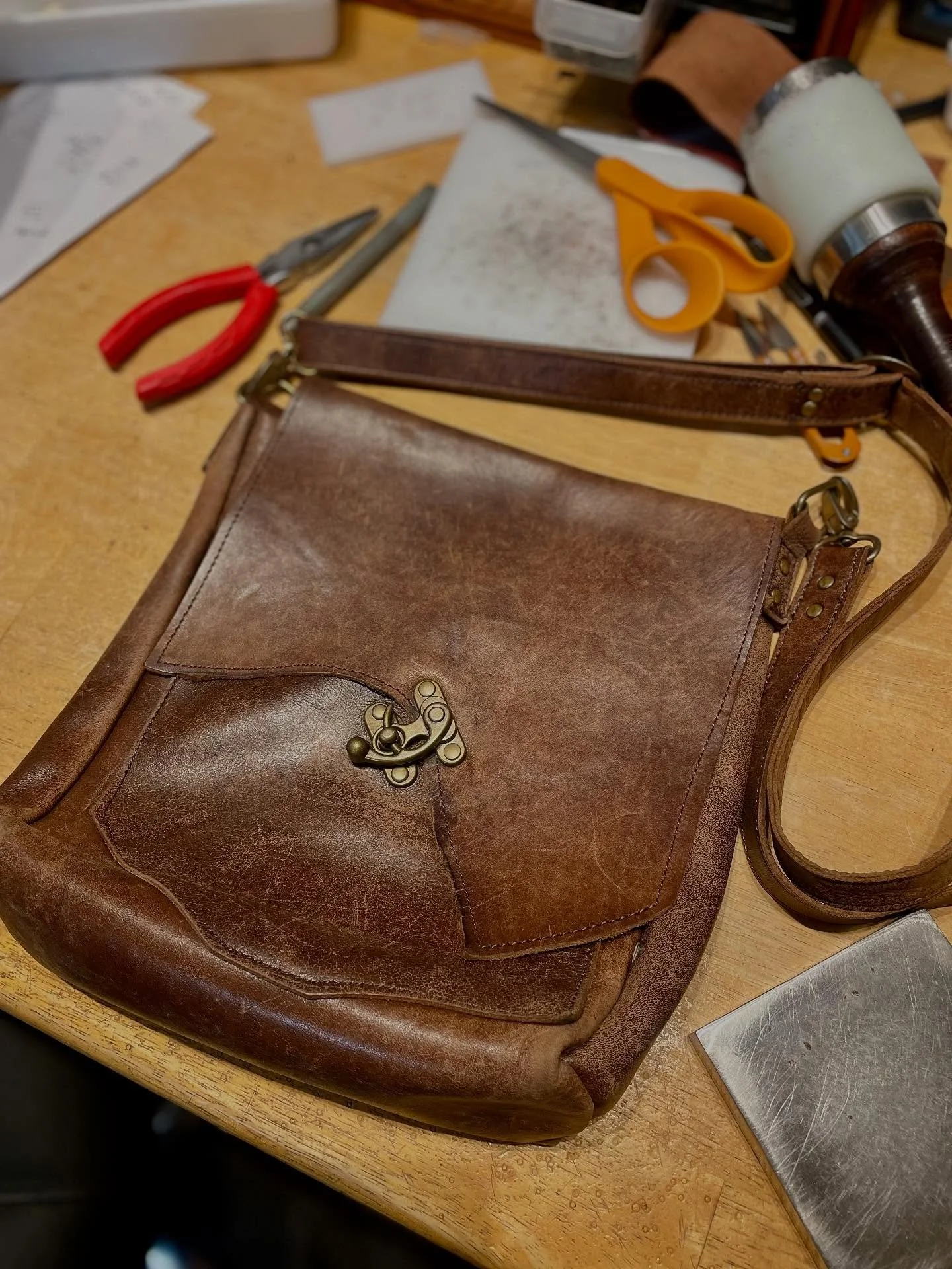 Every once in awhile, I have people reach out to me about repairs for their bags that I&rsquo;ve made, especially with their heavily used bags. This bag was purchased over 4 yrs ago and needed part of the closure replaced. I definitely offer these ki