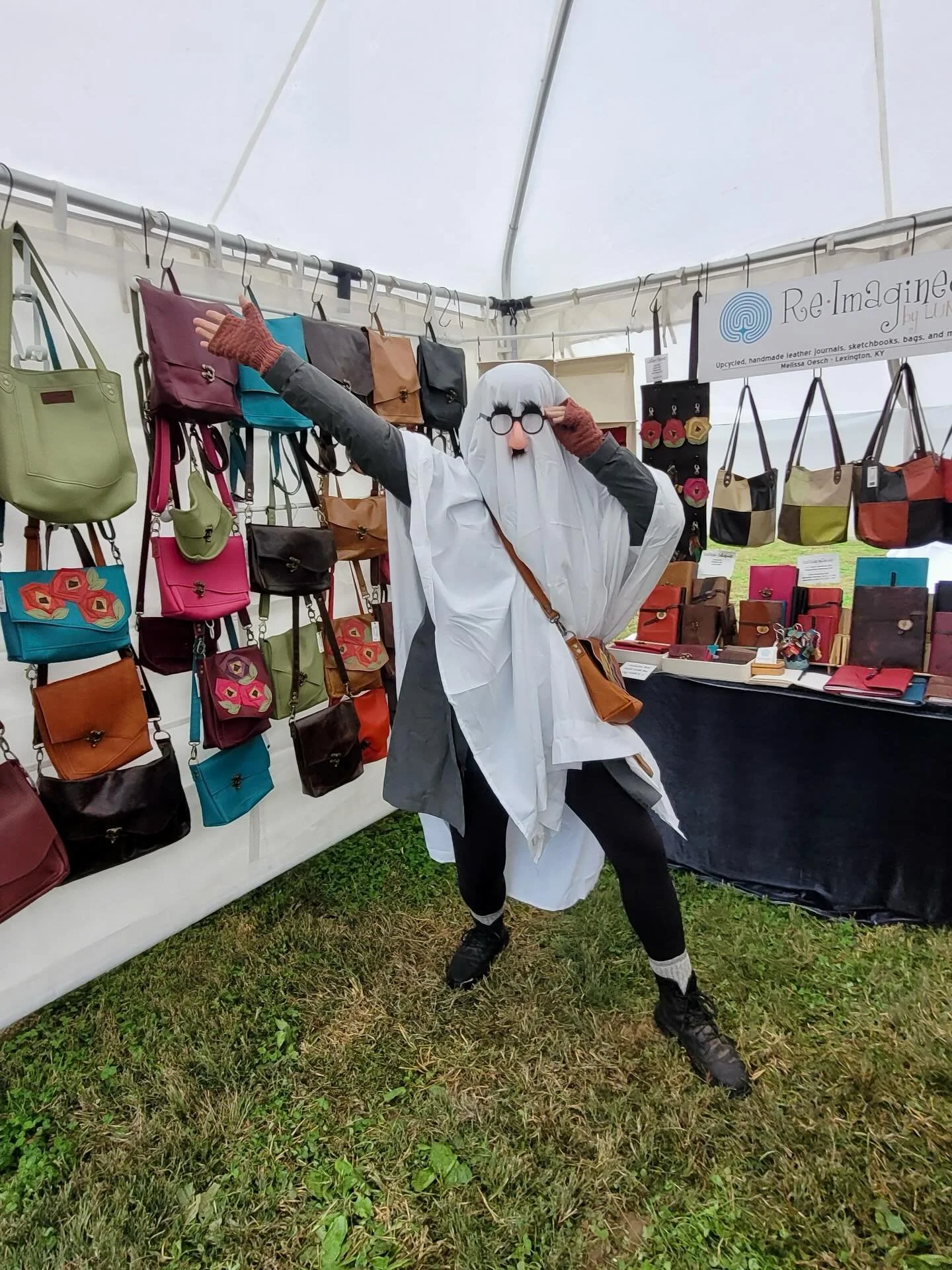 You never know who’s going to come by your booth! It may be spooky season, but these friendly ghosties just want to play. We have one more day at @meetyourmakerky at @hermitagefarm. @freespiritglassart is also here. The sun is peeking out, and