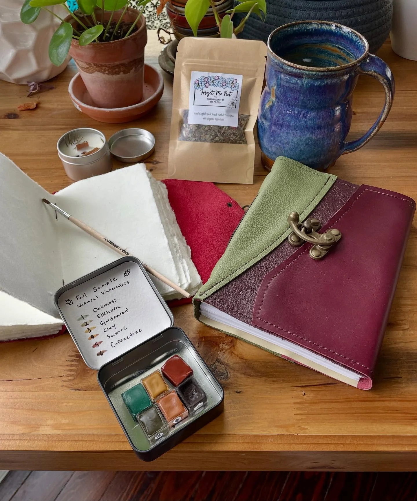 It&rsquo;s time for the Intentional Maker Gift Boxes! 

For those unfamiliar with them, these gift boxes are filled with work that is handmade by multiple artists. The gift boxes are only available online. I will not have them for sell at any art sho