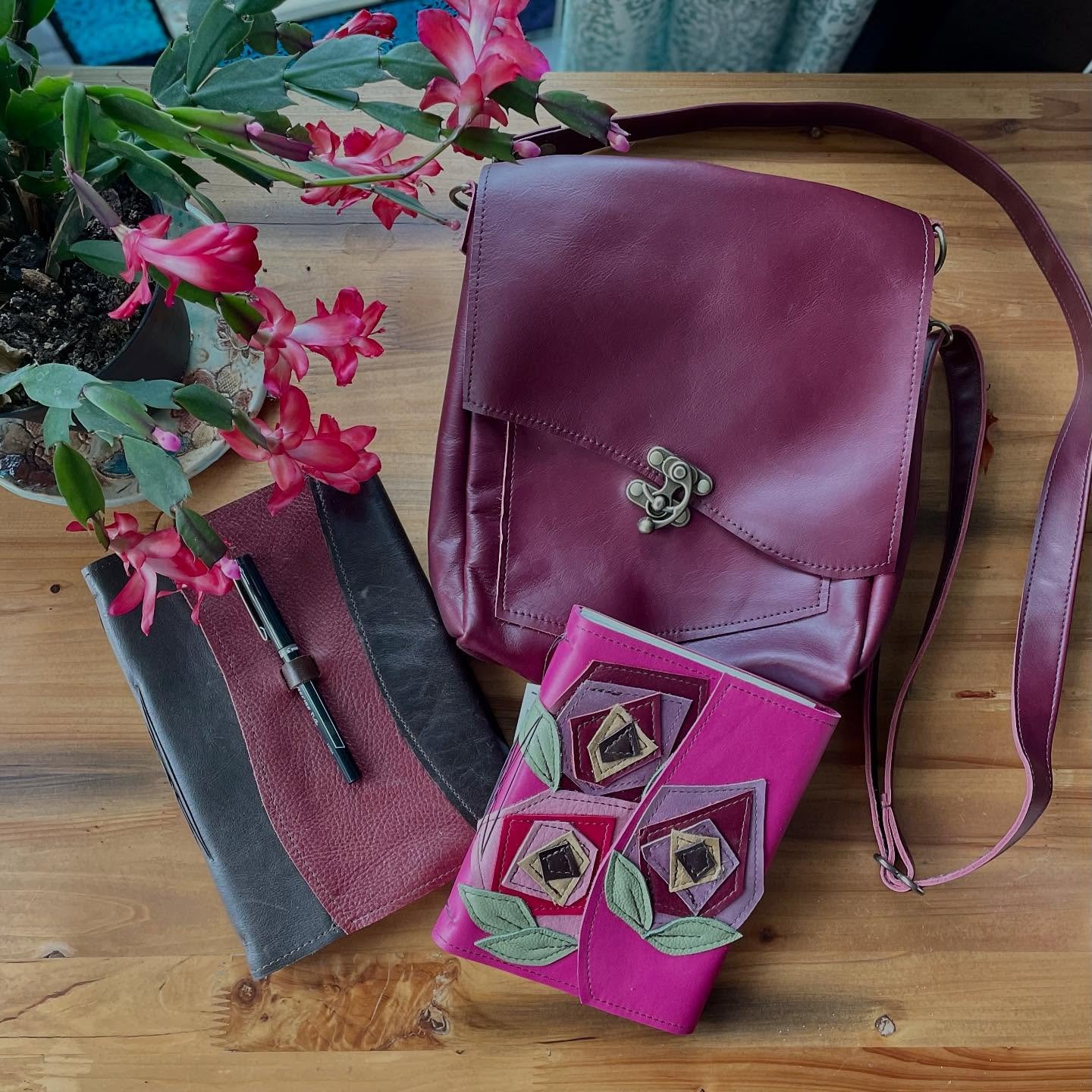 Holiday Markets start this weekend! I will be participating in two really great local events. 

On Saturday, November 29, I&rsquo;ll be at the @lexingtonartleague Holiday Market at the Loudoun House from 12-6pm. Join us on Small Business Saturday to 