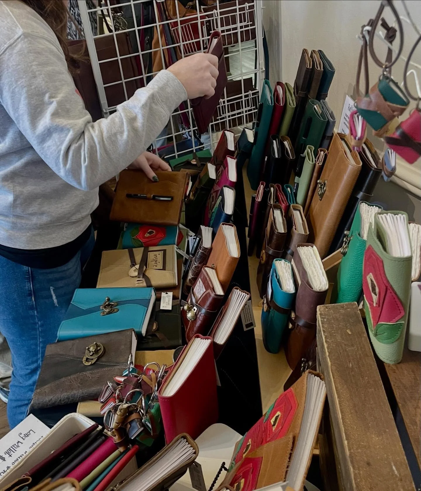 What a whirlwind of a weekend- in all the best ways! Big thank you to everyone who came out for the shows! I was able to see some of you twice, which was fun. Thanks so much to Madison and @lexingtonartleague for a great time on Saturday. We had a st