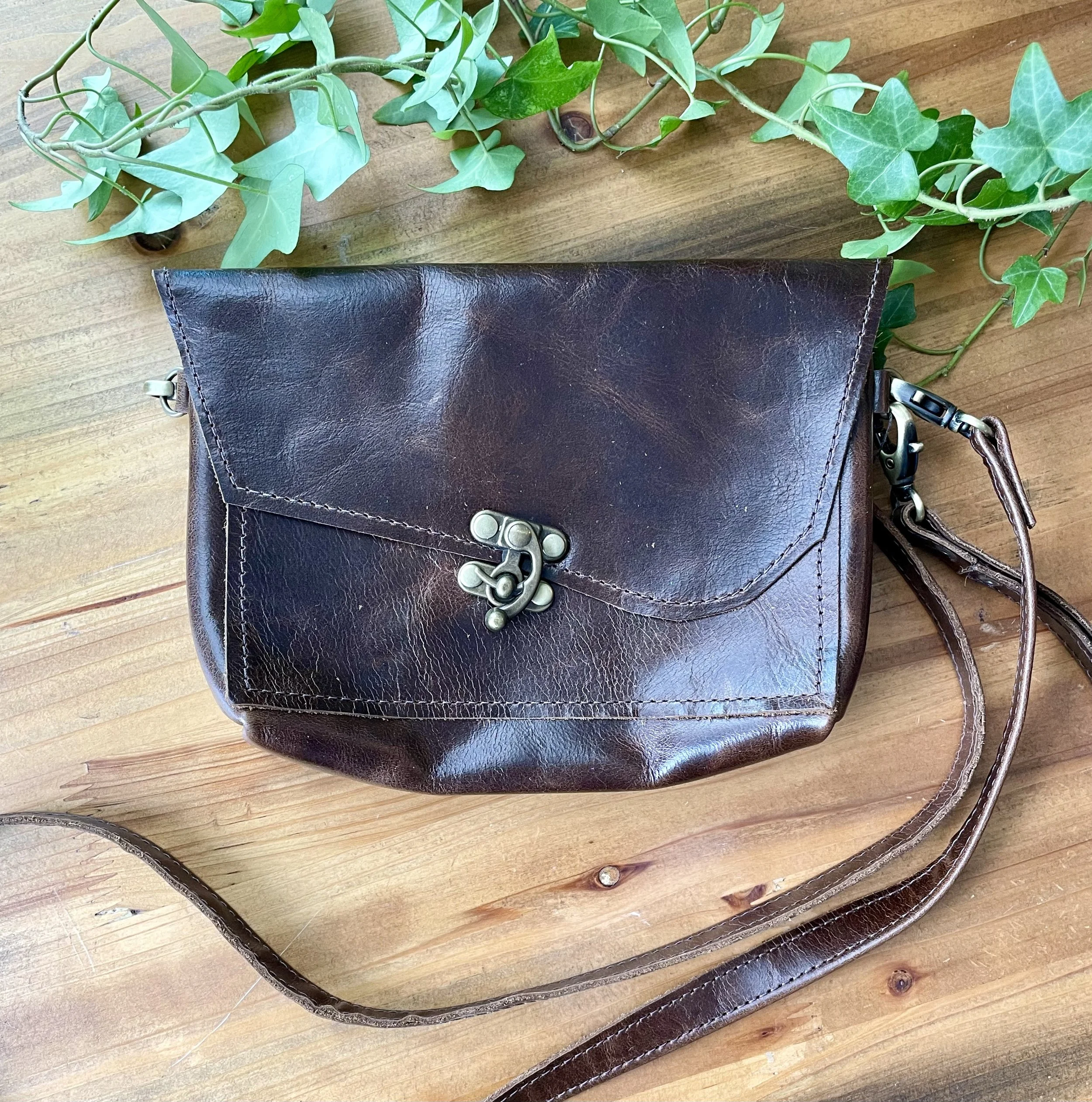 Minimalist Brown Crunch Leather Purse with Crossbody and Wristlet Strap