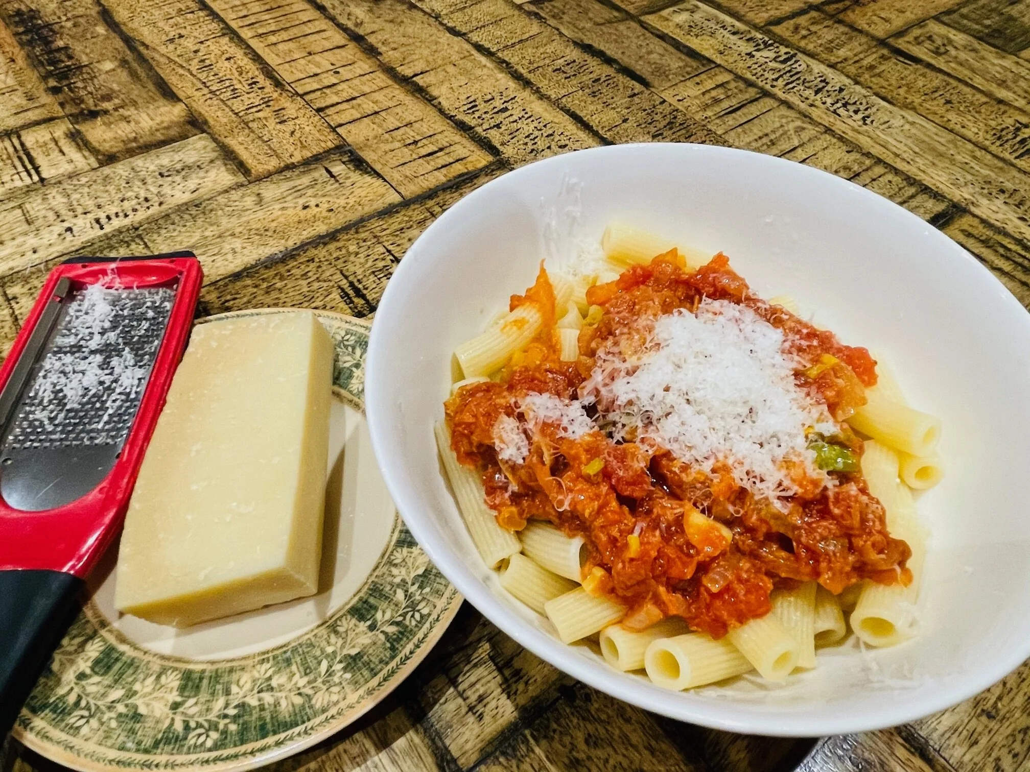 Tuna and tomato pasta sauce