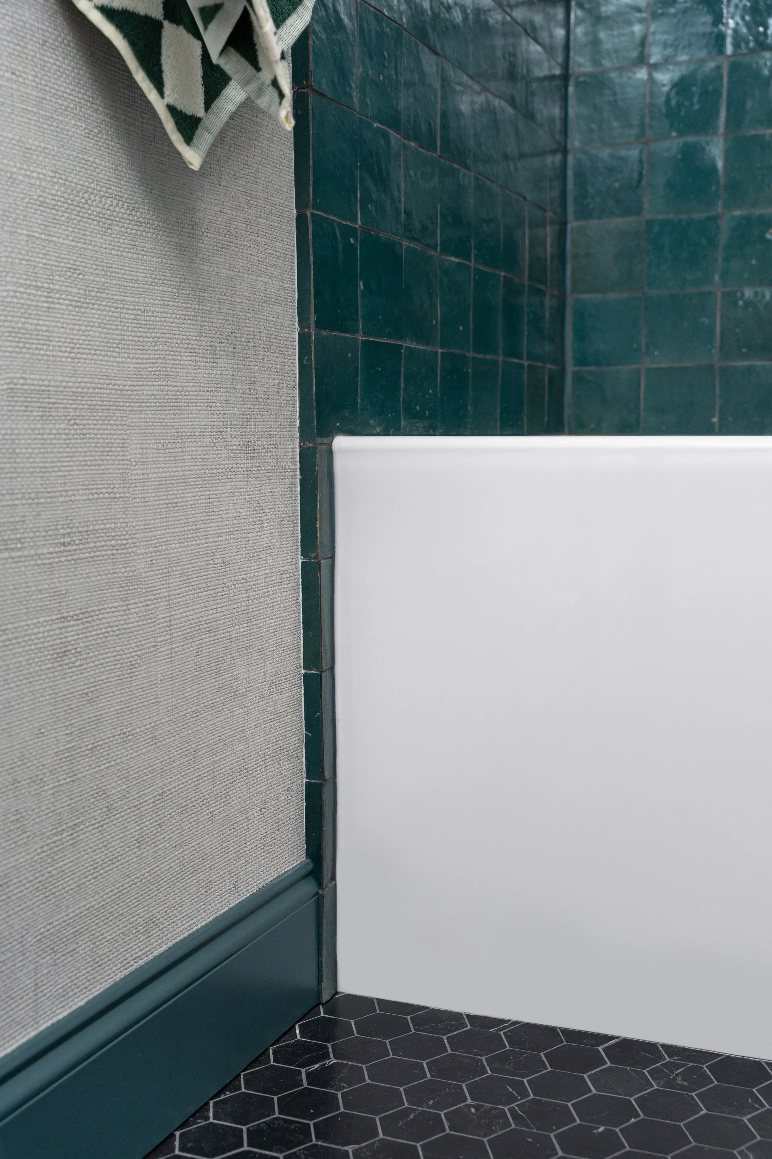 contrast trim to be cohesive with the tile