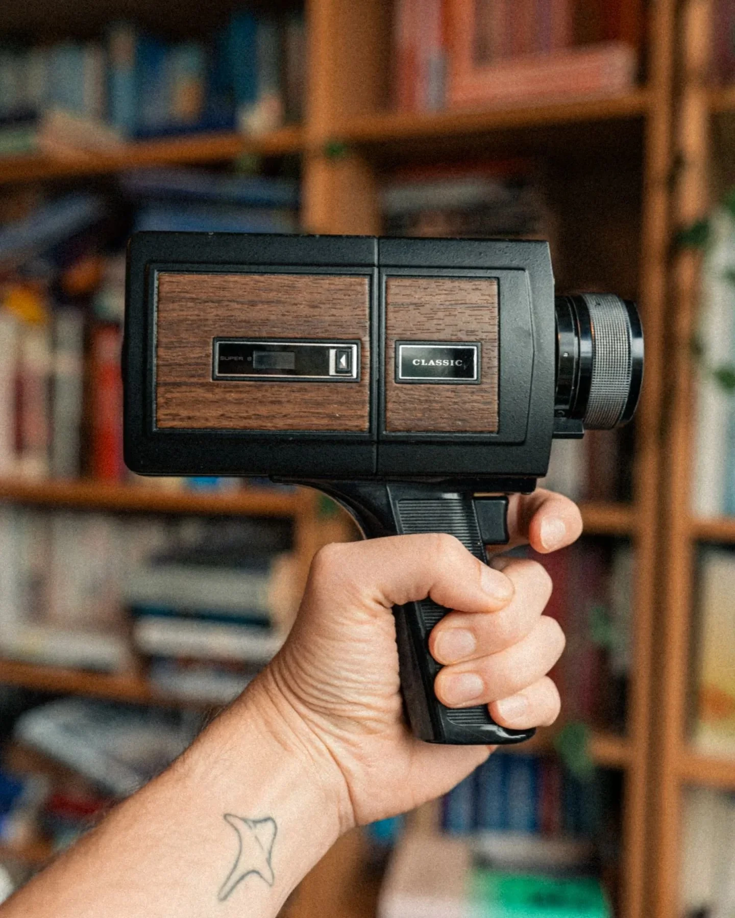 2 of my favourite cameras 🎥😍
Yes I do also love my digital cameras and don't worry, I will always be shooting your special day on digital too! But these 2 vintage cameras have a special place in my heart. 
And if you choose the Super 8 add on I o