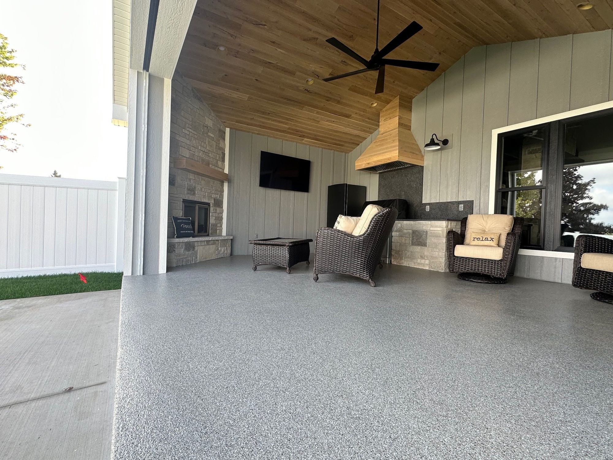 ap-epoxy-cabin-fever-covered-patio-floor-01.jpg