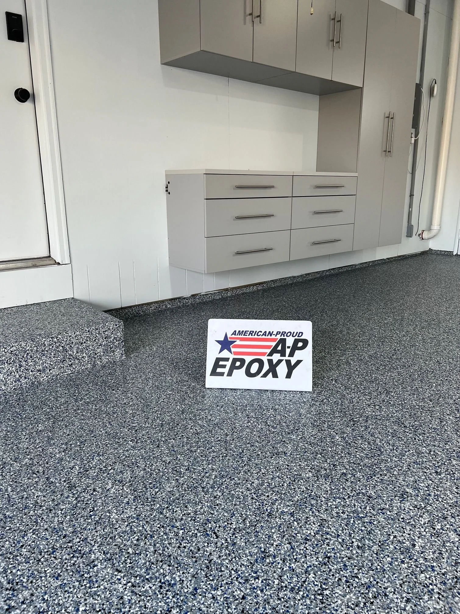 ap-epoxy-comet-custom-garage-floor-cabinets-02.jpg