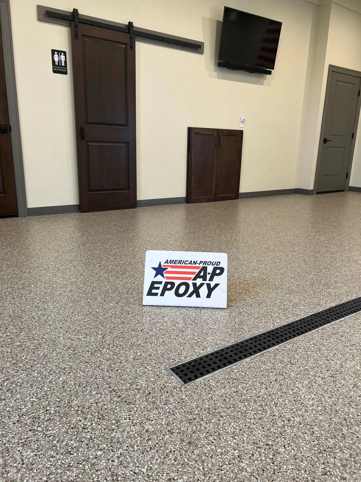 ap-epoxy-creekbed-garage-floor-trench-drain-04.jpg