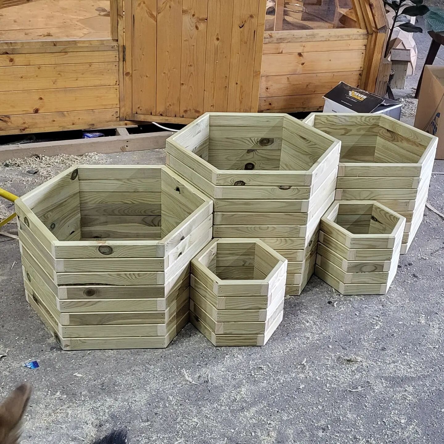 Little side project this evening and something for myself for a change. Still cannot make anything square! Some hexagonal planters for my own garden. Going to try and get it sorted for the summer.

#gardenplanters #plantpot #garden #gardendesign #gar