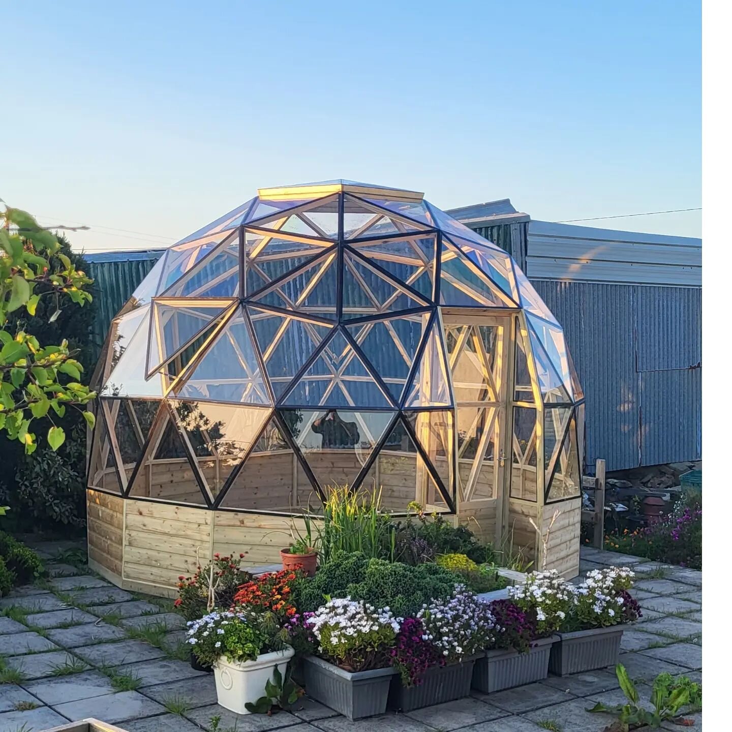 Another 4m Diameter Geodesic Dome Greenhouse / Garden Room installed yesterday. A beautiful day, a beautiful location and beautiful people. Thank you. 

#geodesicdome #geodesic #geodome #dome #gardenroom #greenhouse #greenhousegoals #greenhousegarden