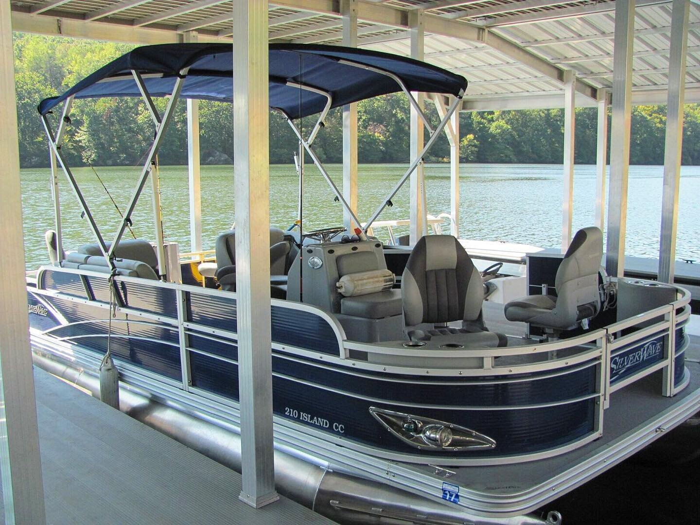 Is there a better way to spend Memorial Day weekend other than being on a boat?? We don&rsquo;t think so! Book a rental or tour before it&rsquo;s too late! 
#memorialday #explorethegorge #boatlife #pontoon #boatrentals #boattour #chattanooga #thingst