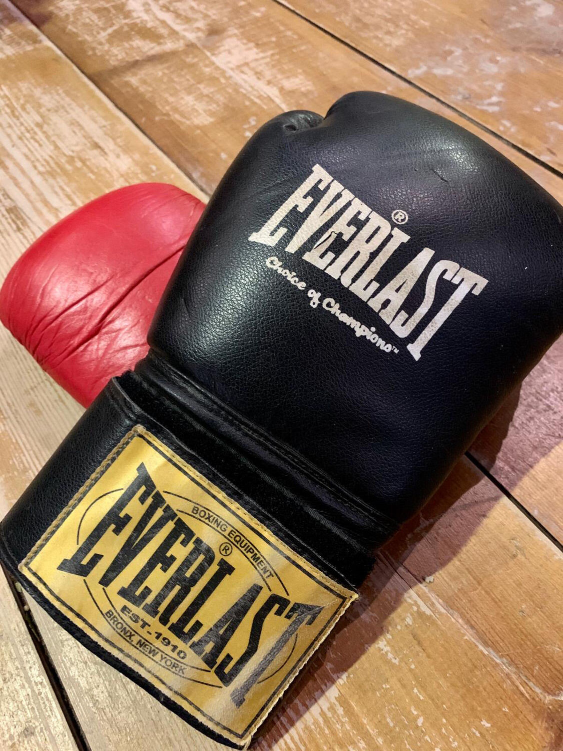 fight-universal-sound-boxing-gloves.jpg