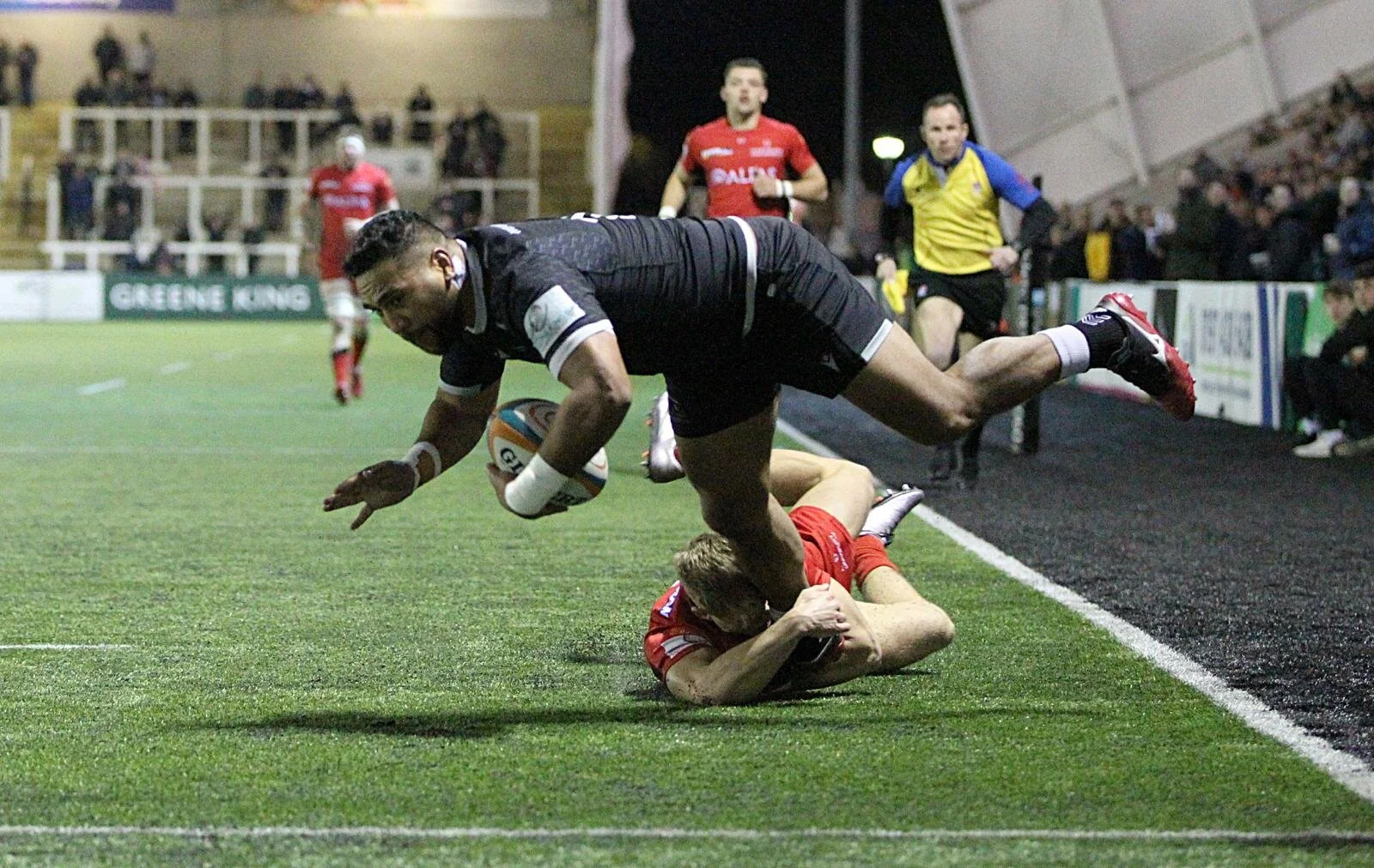 Newcastle Falcons sign Cooper Vuna