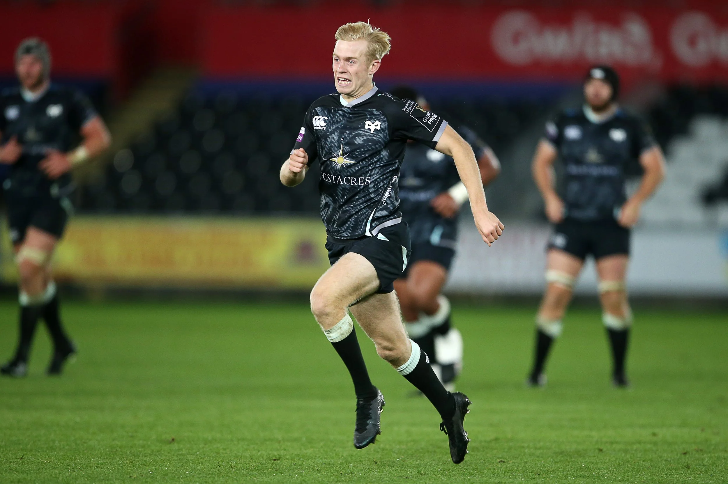 Ospreys full-back Mat Protheroe signs new 2 year deal