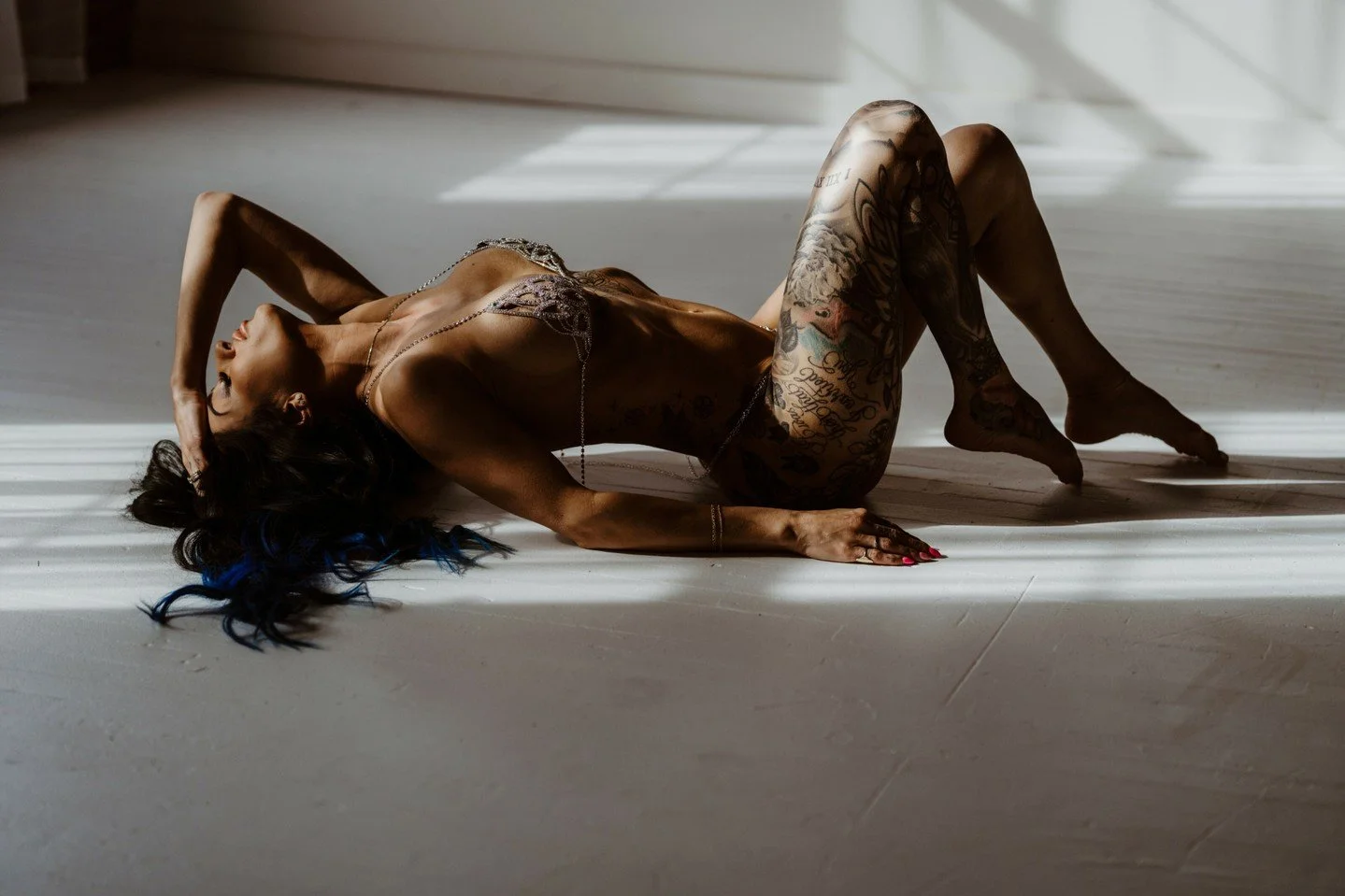 The new rhinestone set in the client closet is 🔥🔥🔥. I want to do a shoot for myself so I can wear it. 

Any boudie photographers want to trade? 

Makeup @cr_beautyartistry

*
*
*
#boudoir #amesburyma #instagood #boudoirinspiration #lingeire #bosto