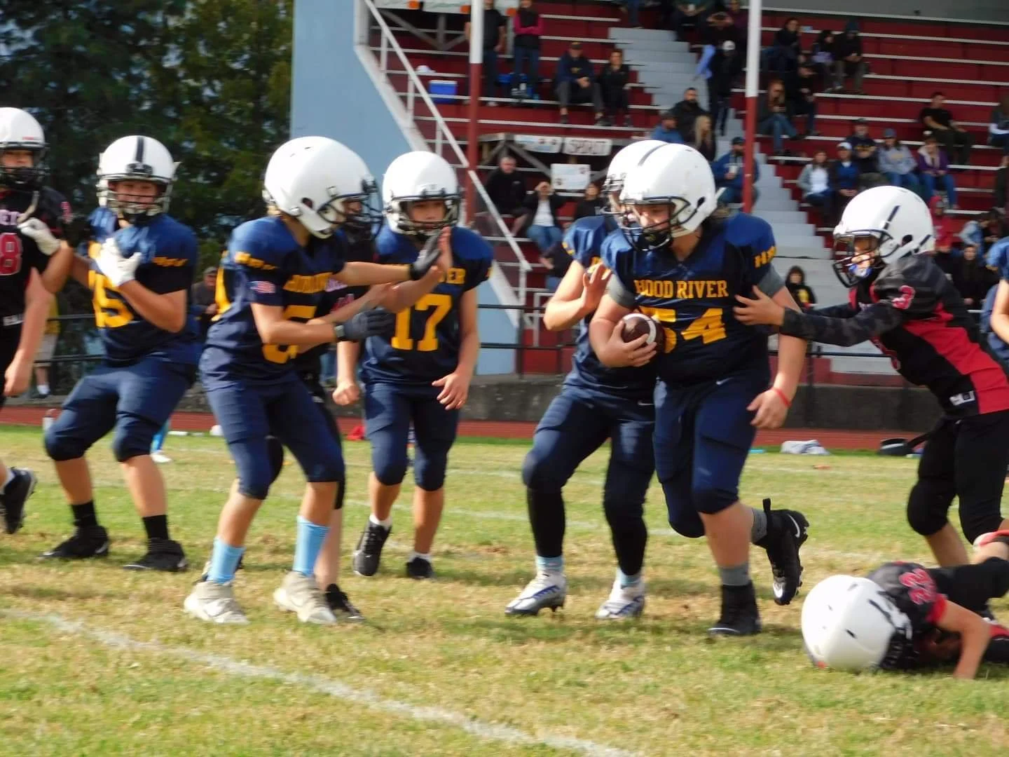 Youth Football — Hood River Valley Parks + Recreation District
