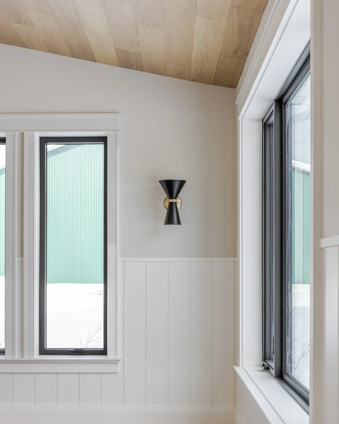 A closer look at some of the finer details at project Ravine Escape. 
Slanted wood clad ceilings, trim and mouldings, wall panelling.
Details matter. 🙌
Custom Home Builder: @carter_allen_ltd
Photography: @mangophotography.ca
#carteralle