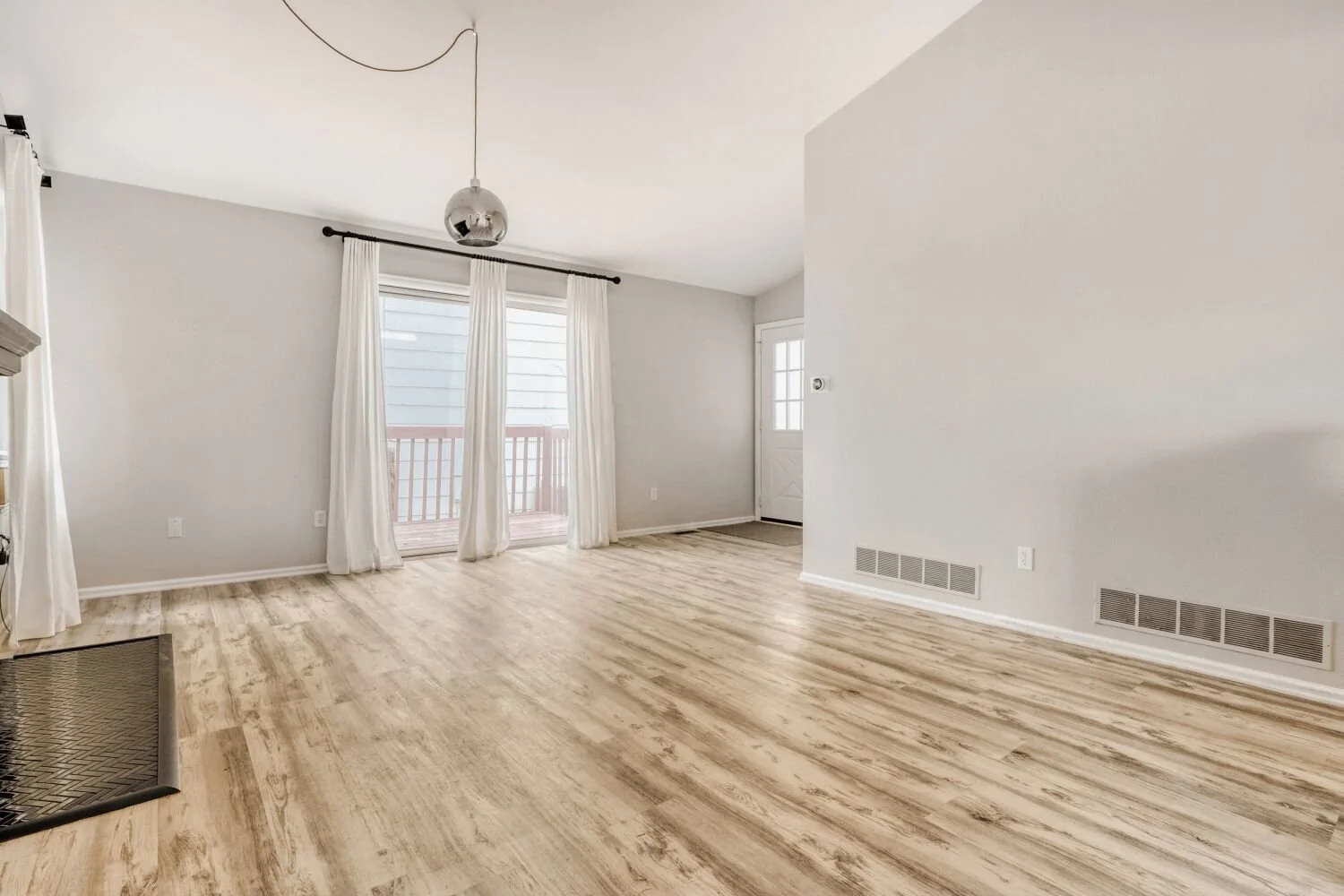 17867 E Cornell Drive - Web Quality - 012 - 11 Breakfast Area.jpg