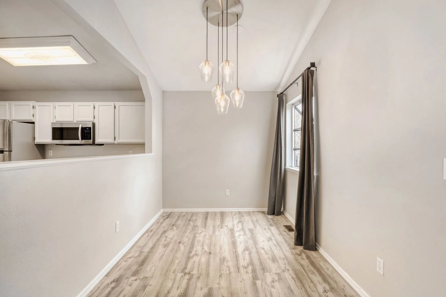 17867 E Cornell Drive - Web Quality - 013 - 12 Breakfast Area.jpg