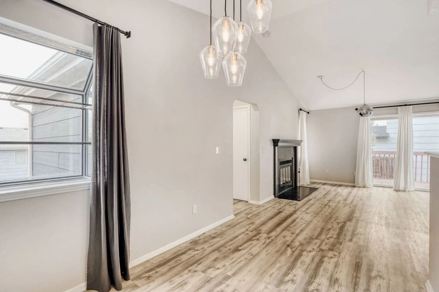 17867 E Cornell Drive - Web Quality - 014 - 13 Breakfast Area.jpg