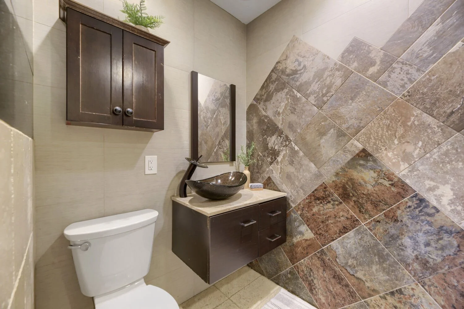 12687 E Bates Circle - Web Quality - 025 - 25 Bathroom.jpg