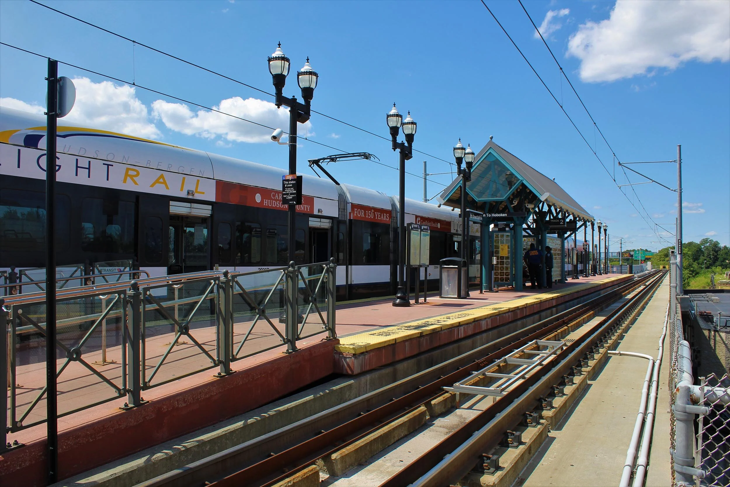 Walking distance to 34th Street Lighrail
