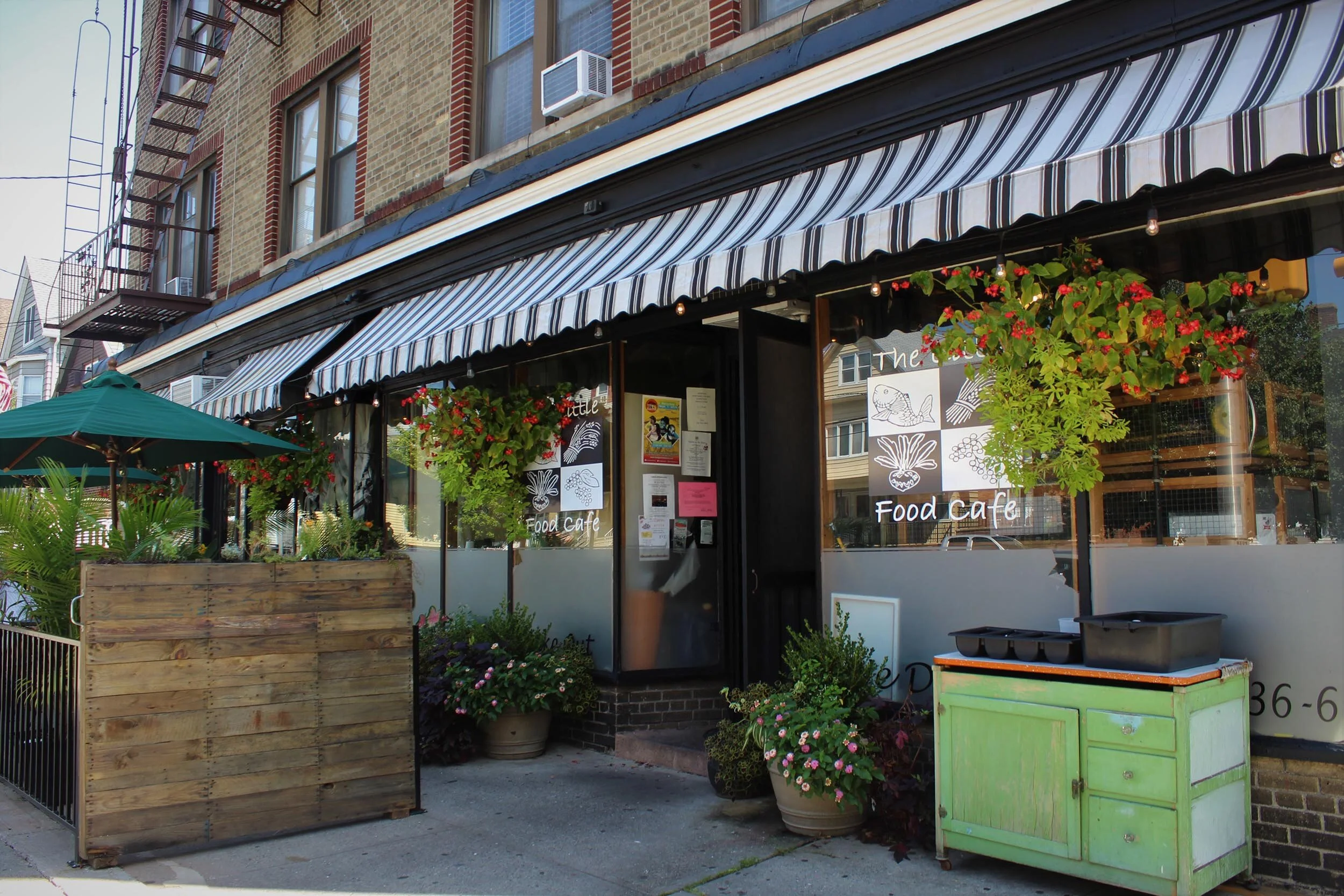 Plenty of Nearby Dining