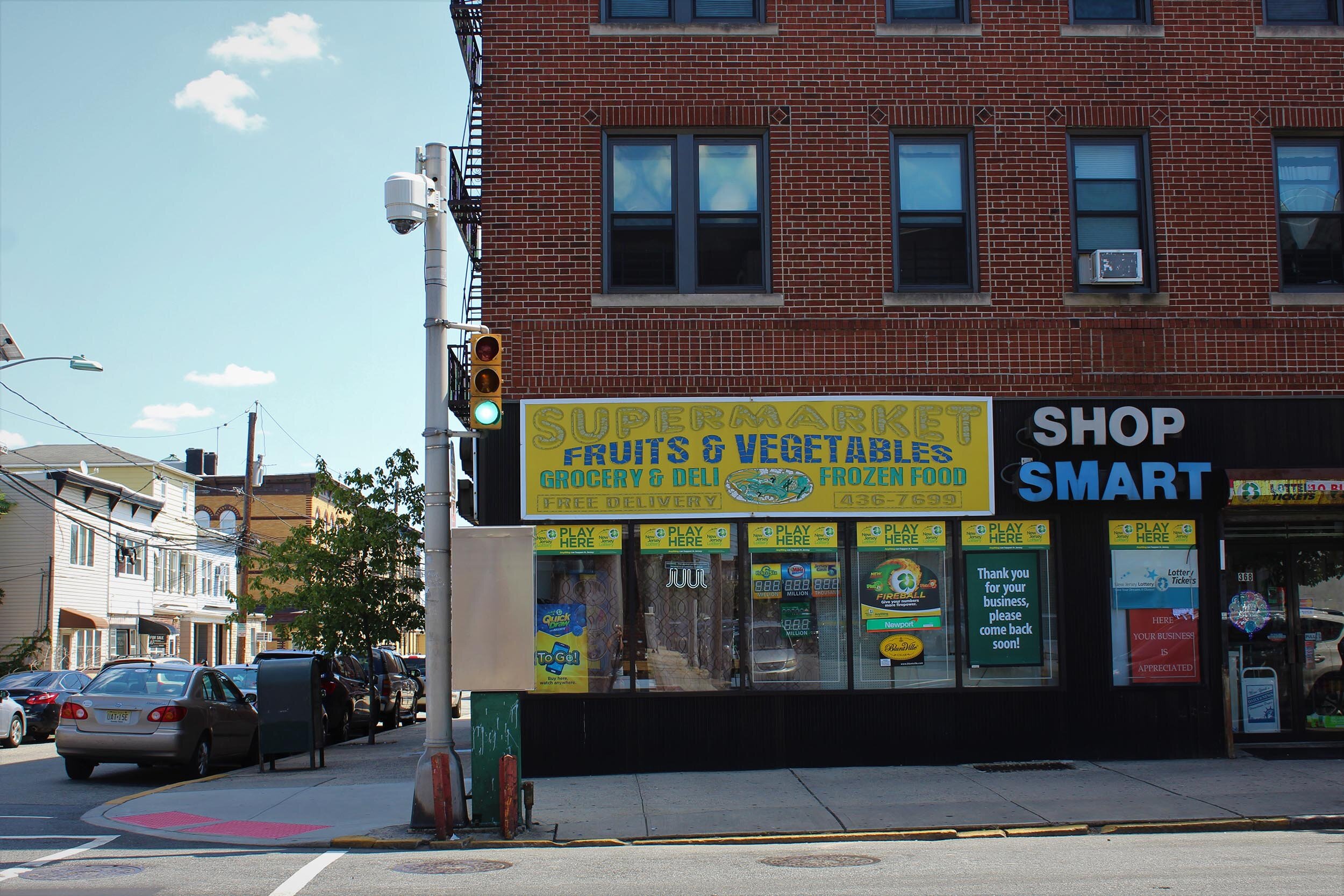 Walking distance to 34th Street Lighrail
