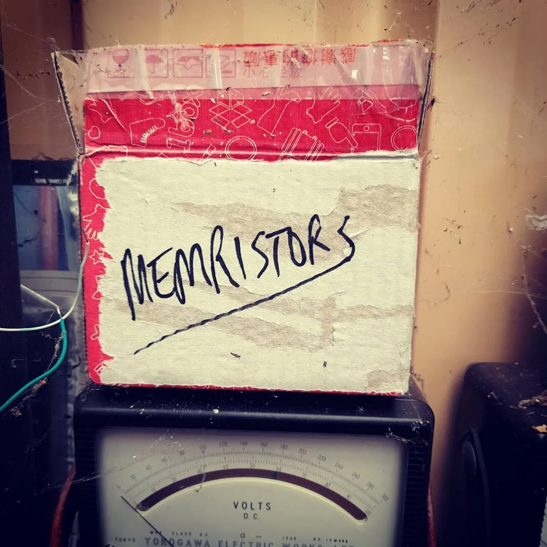 #nonlinearcircuits been a while since I played with memristors ;)